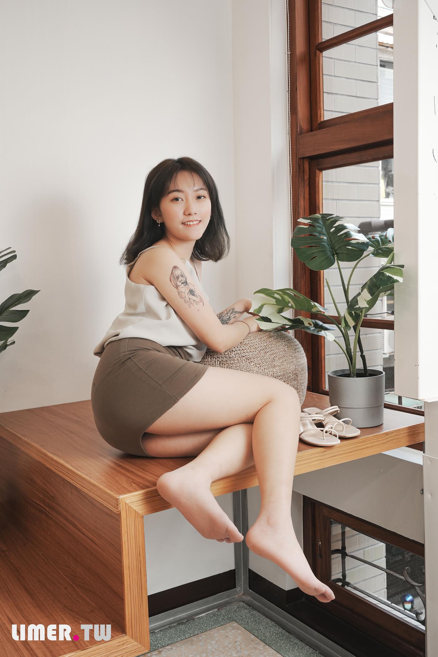 图片[43]-Limerence原创 NO.046 素人Una 凉鞋抹润滑膏[161P] – 速更版-美库