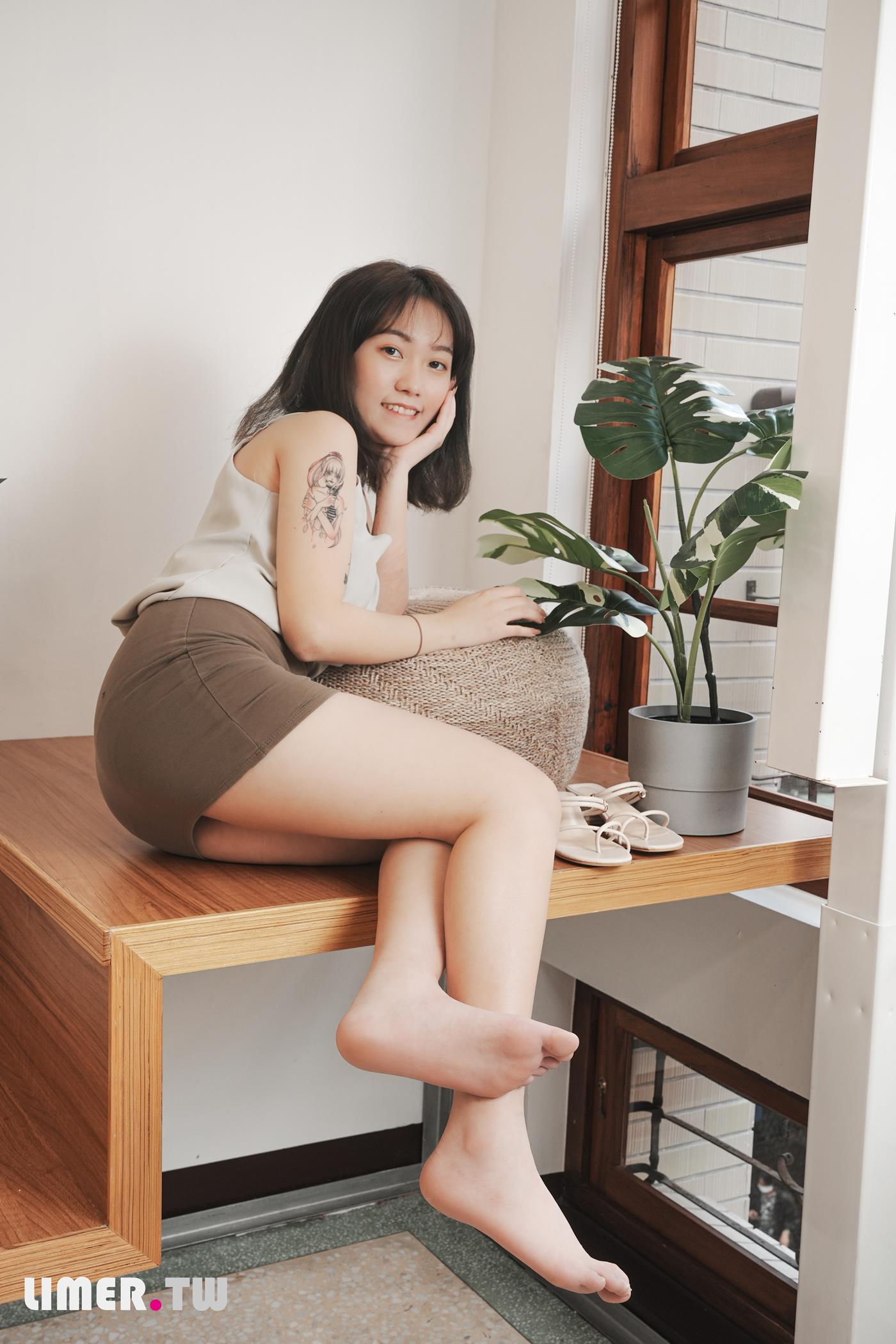 图片[48]-Limerence原创 NO.046 素人Una 凉鞋抹润滑膏[161P] – 速更版-美库