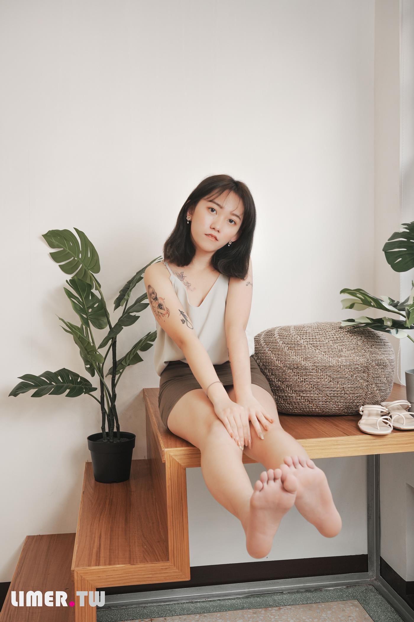 图片[49]-Limerence原创 NO.046 素人Una 凉鞋抹润滑膏[161P] – 速更版-美库