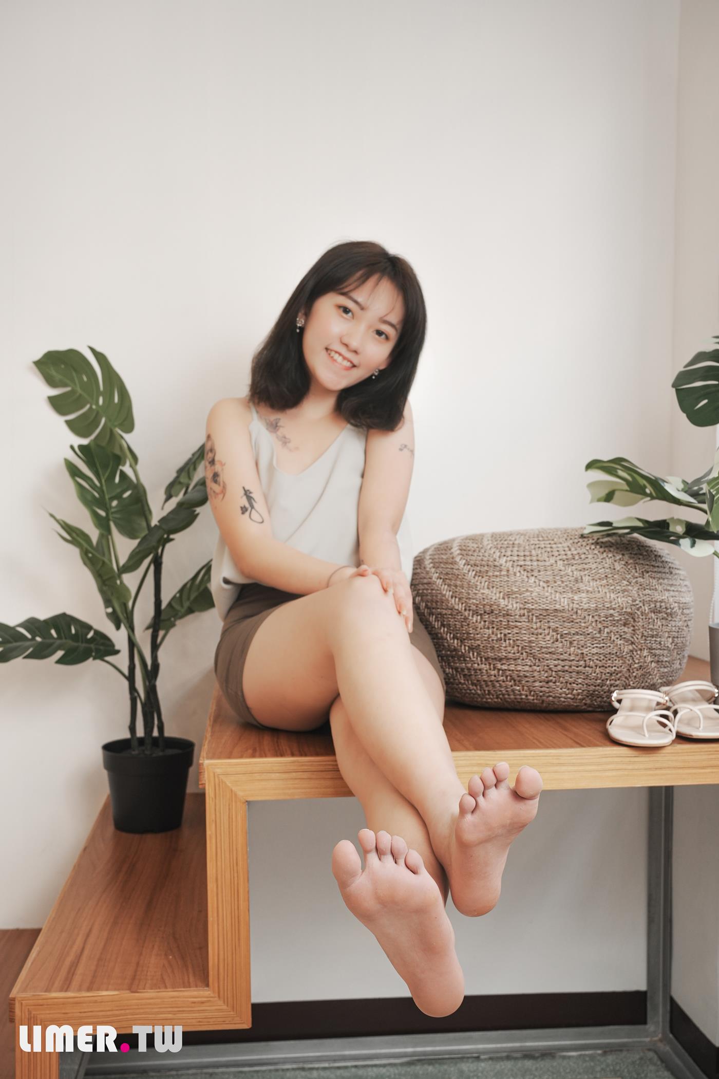 图片[52]-Limerence原创 NO.046 素人Una 凉鞋抹润滑膏[161P] – 速更版-美库