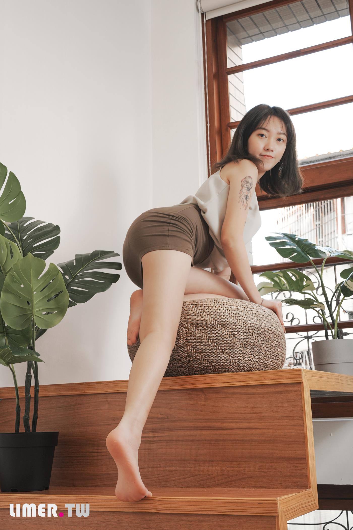 图片[71]-Limerence原创 NO.046 素人Una 凉鞋抹润滑膏[161P] – 速更版-美库