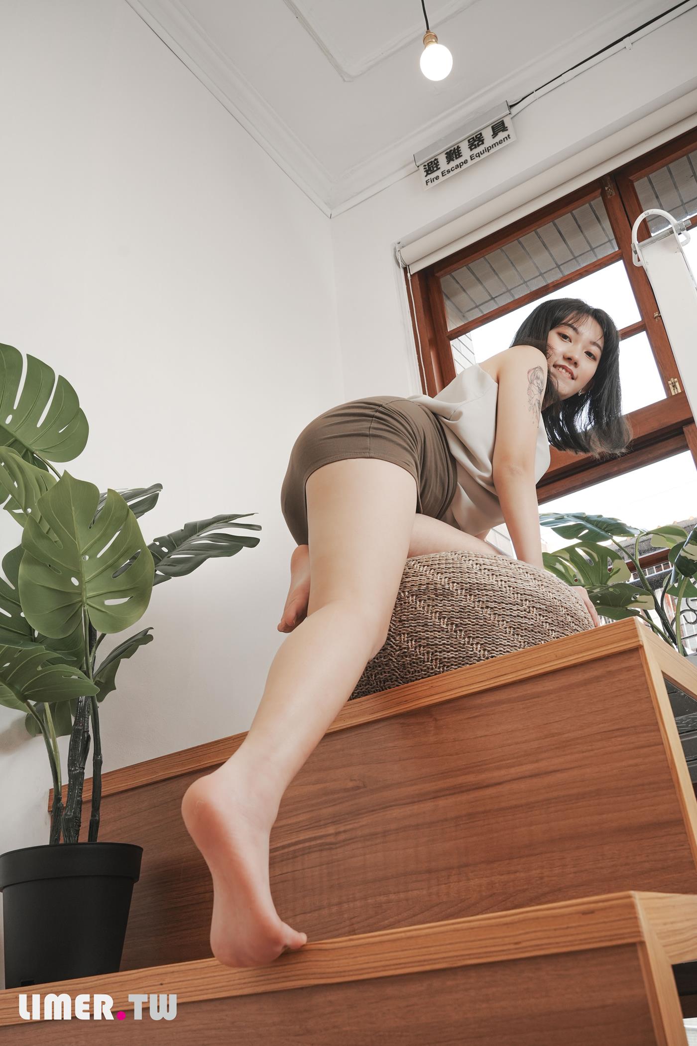 图片[76]-Limerence原创 NO.046 素人Una 凉鞋抹润滑膏[161P] – 速更版-美库