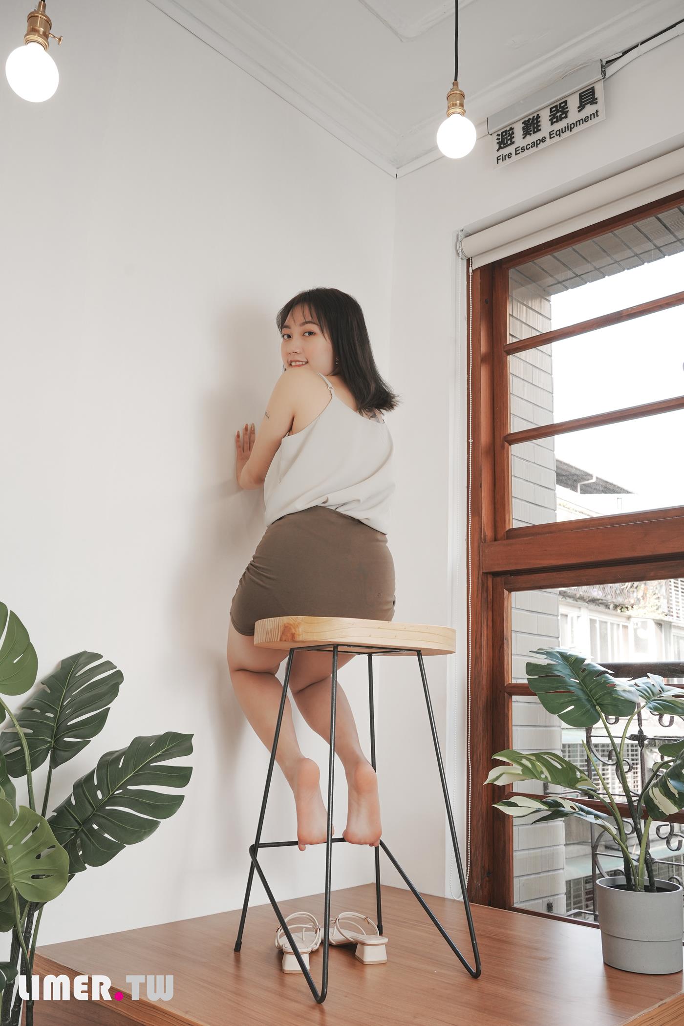 图片[77]-Limerence原创 NO.046 素人Una 凉鞋抹润滑膏[161P] – 速更版-美库