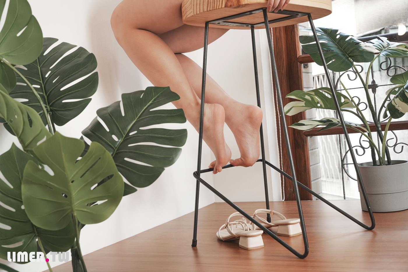 图片[79]-Limerence原创 NO.046 素人Una 凉鞋抹润滑膏[161P] – 速更版-美库