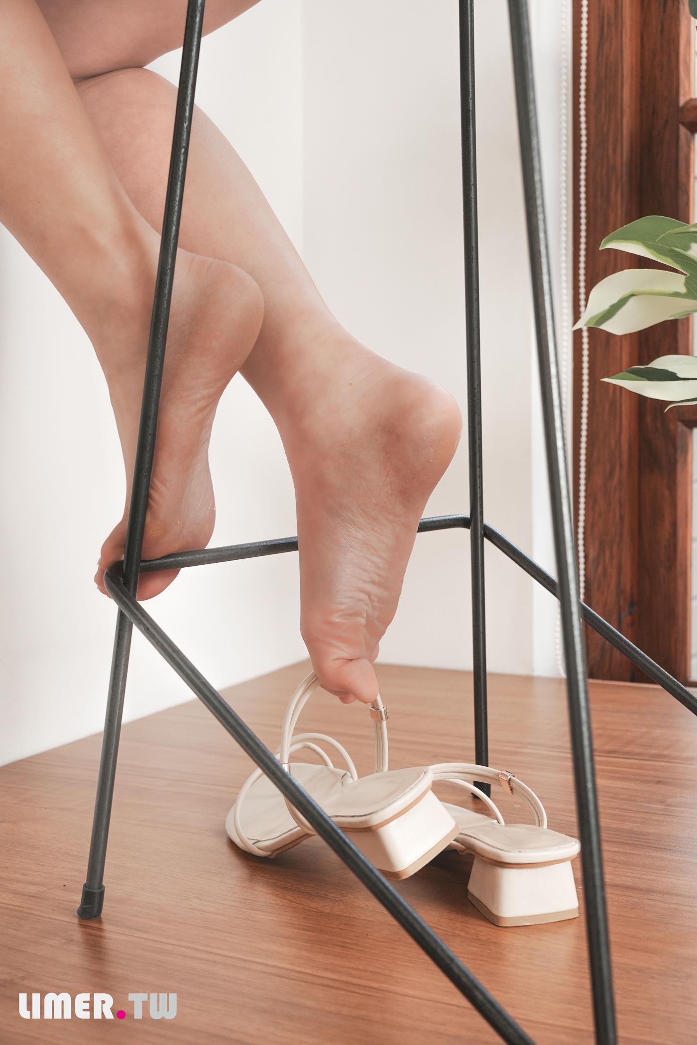 图片[87]-Limerence原创 NO.046 素人Una 凉鞋抹润滑膏[161P] – 速更版-美库