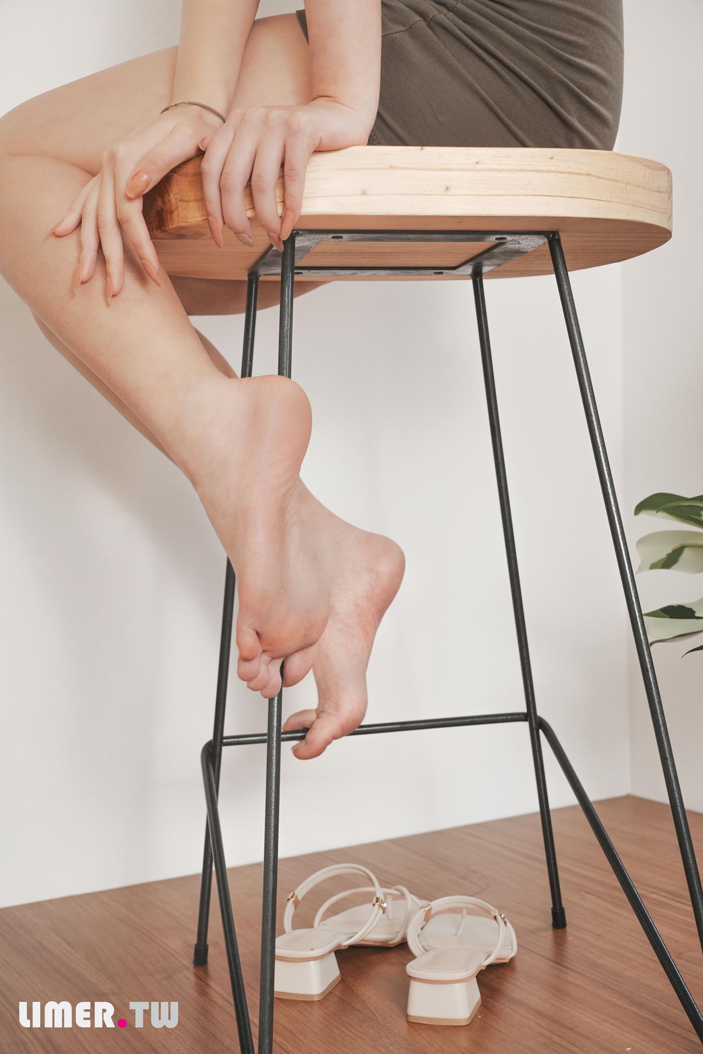 图片[89]-Limerence原创 NO.046 素人Una 凉鞋抹润滑膏[161P] – 速更版-美库