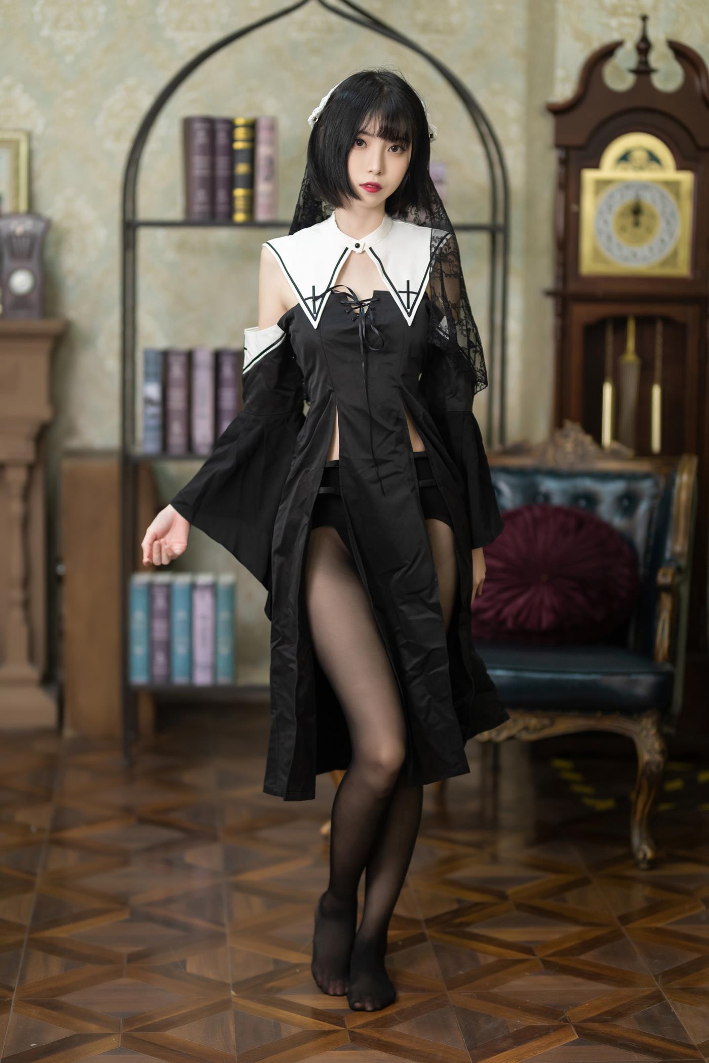 图片[12]-许岚(叁月life)  – 暗黑修女[40P] – 速更版-美库