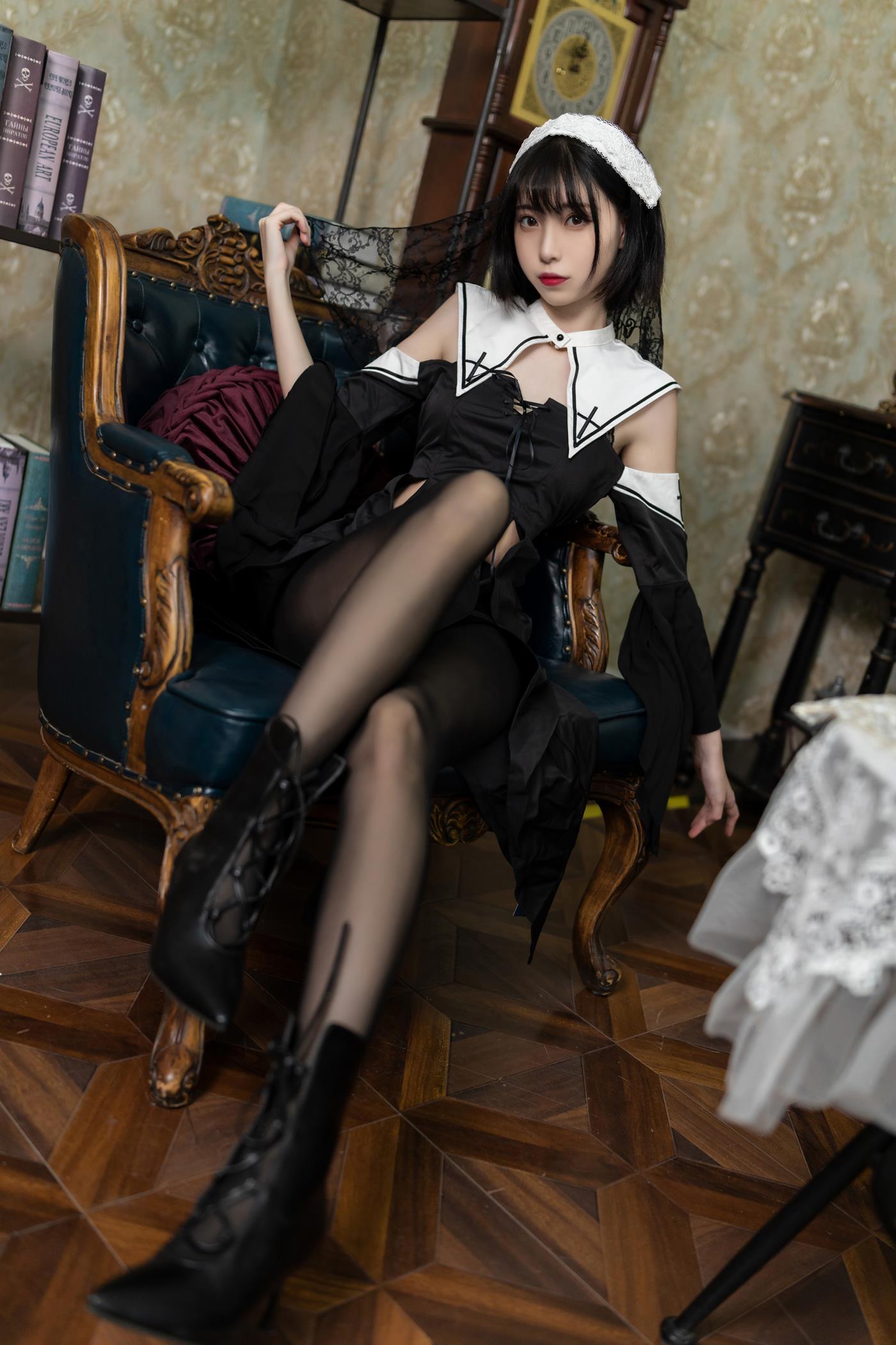 图片[17]-许岚(叁月life)  – 暗黑修女[40P] – 速更版-美库