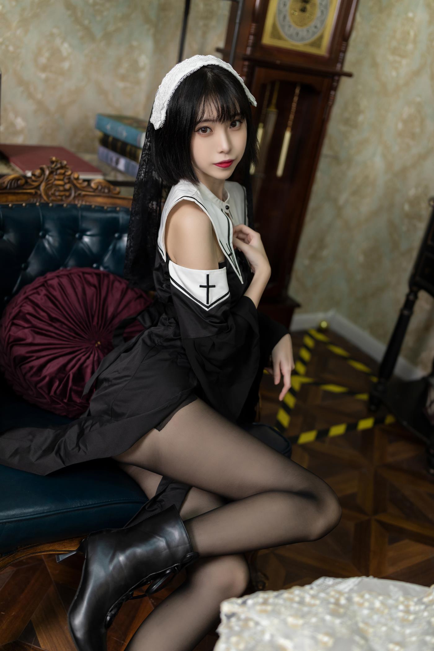 图片[19]-许岚(叁月life)  – 暗黑修女[40P] – 速更版-美库