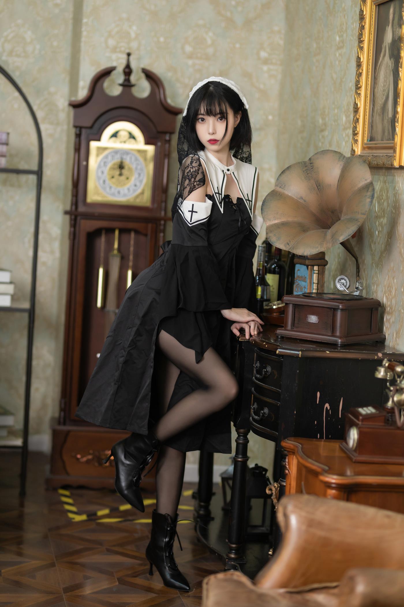 图片[25]-许岚(叁月life)  – 暗黑修女[40P] – 速更版-美库