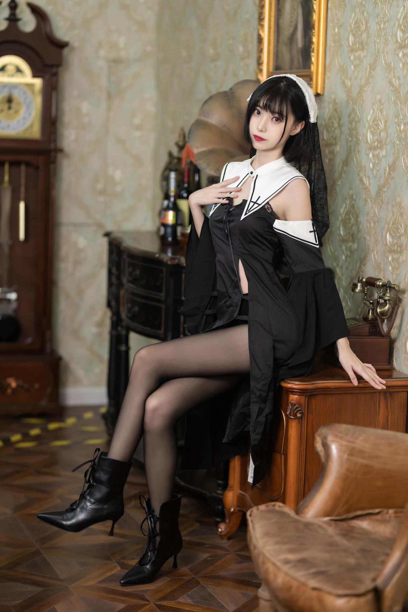 图片[28]-许岚(叁月life)  – 暗黑修女[40P] – 速更版-美库