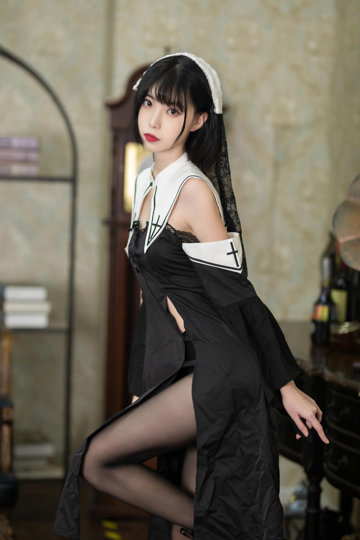 图片[31]-许岚(叁月life)  – 暗黑修女[40P] – 速更版-美库