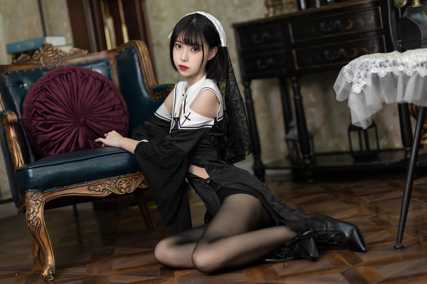 图片[34]-许岚(叁月life)  – 暗黑修女[40P] – 速更版-美库