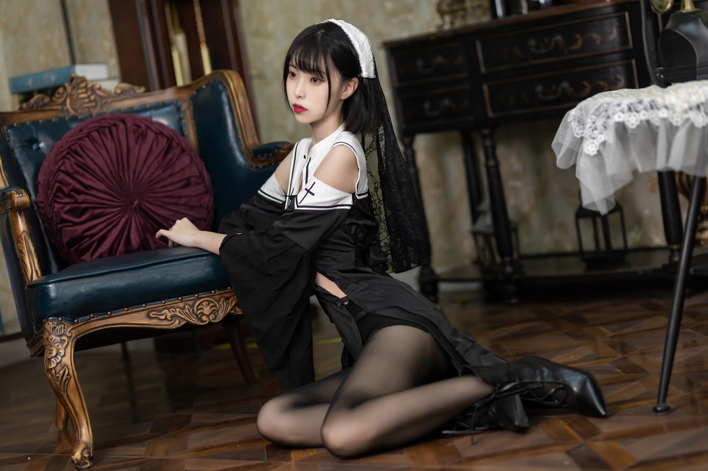 图片[35]-许岚(叁月life)  – 暗黑修女[40P] – 速更版-美库