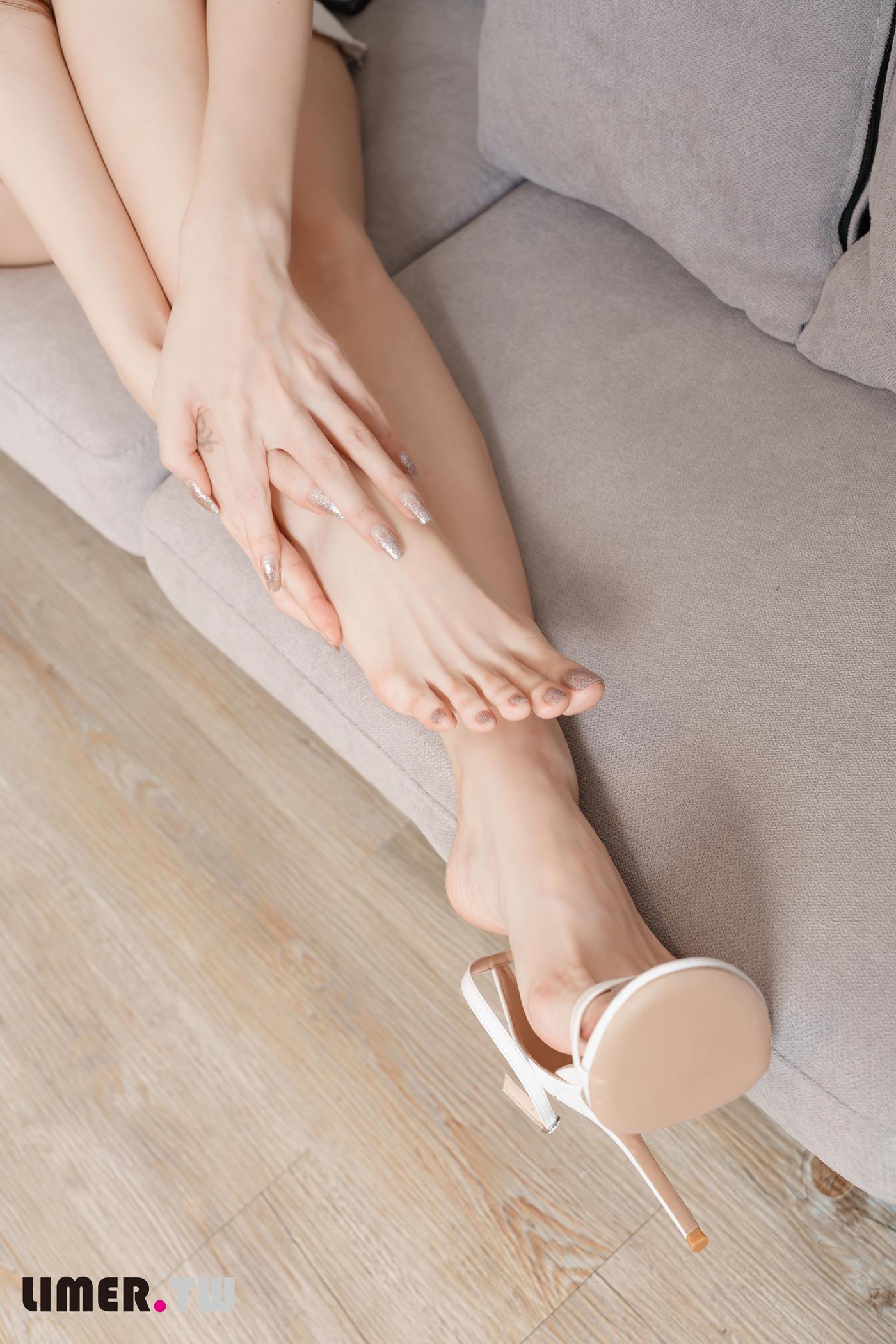 图片[12]-Limerence原创 NO.048 語葳女神 缓缓磨蹭嫩足沉浸式ASMR[85P] – 速更版-美库