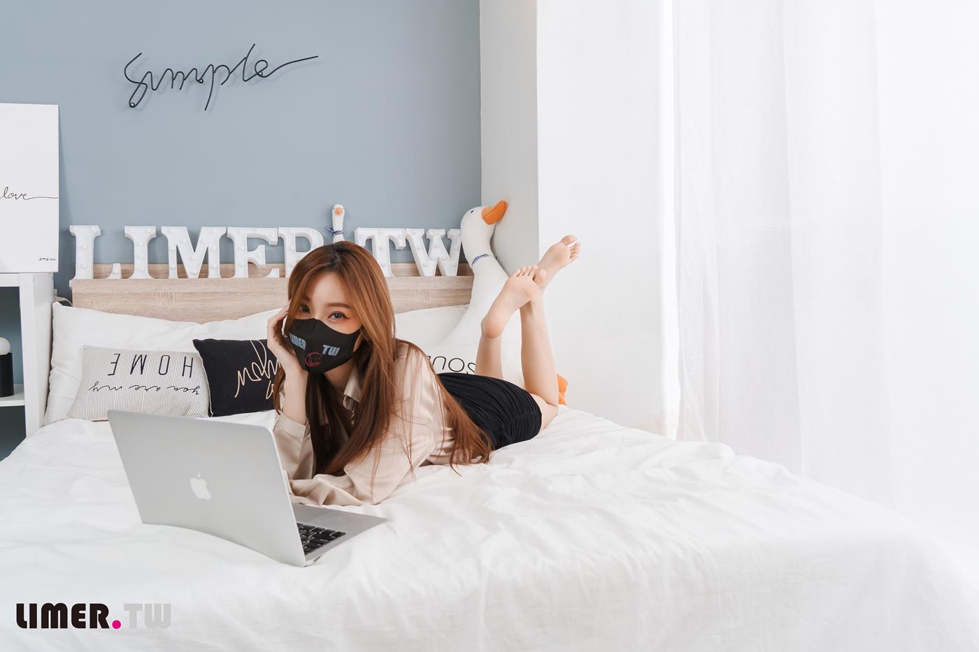 图片[14]-Limerence原创 NO.051 語葳女神 OL 床上办公 极品嫩足桌下露出[103P] – 速更版-美库