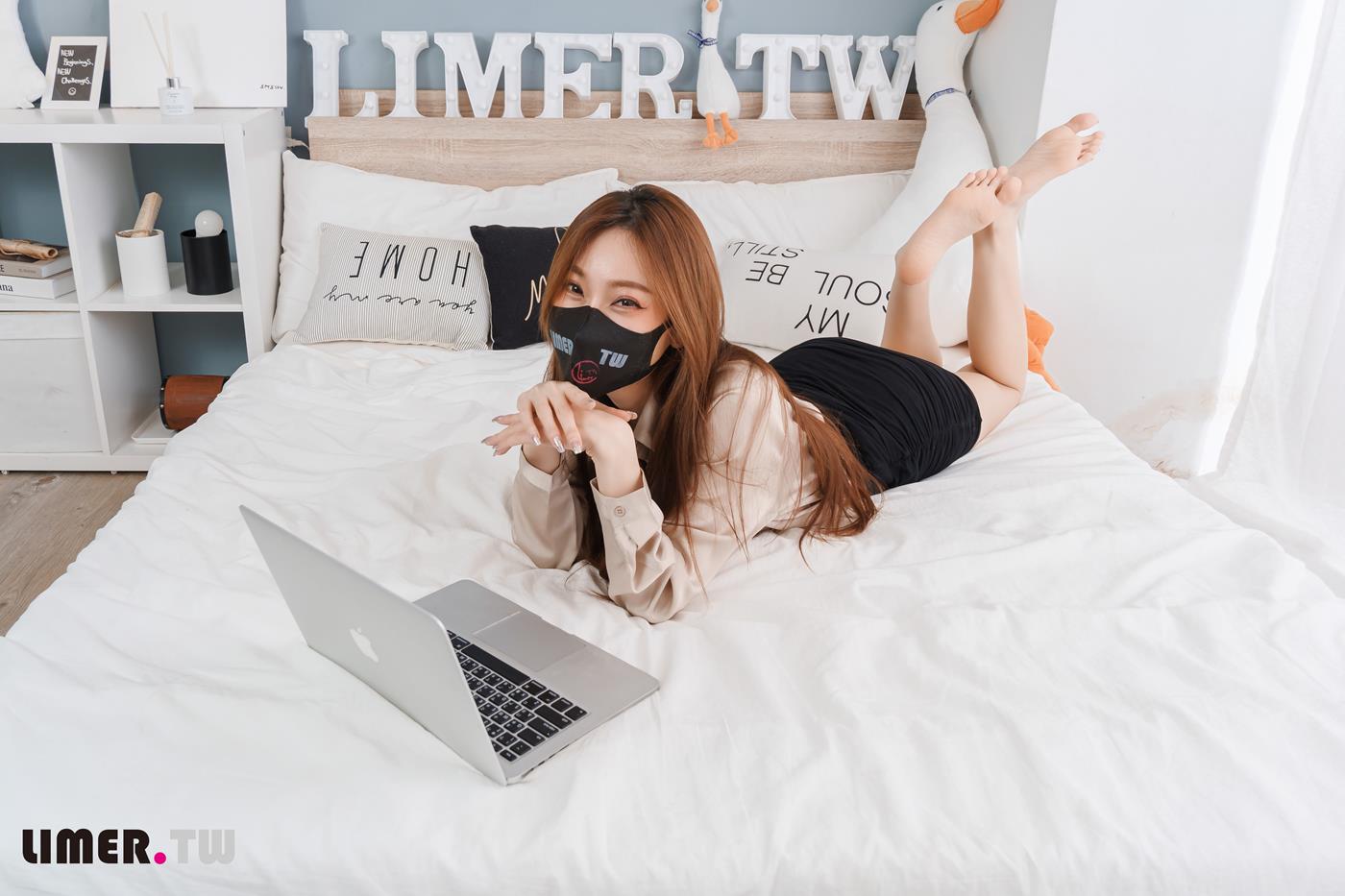 图片[15]-Limerence原创 NO.051 語葳女神 OL 床上办公 极品嫩足桌下露出[103P] – 速更版-美库