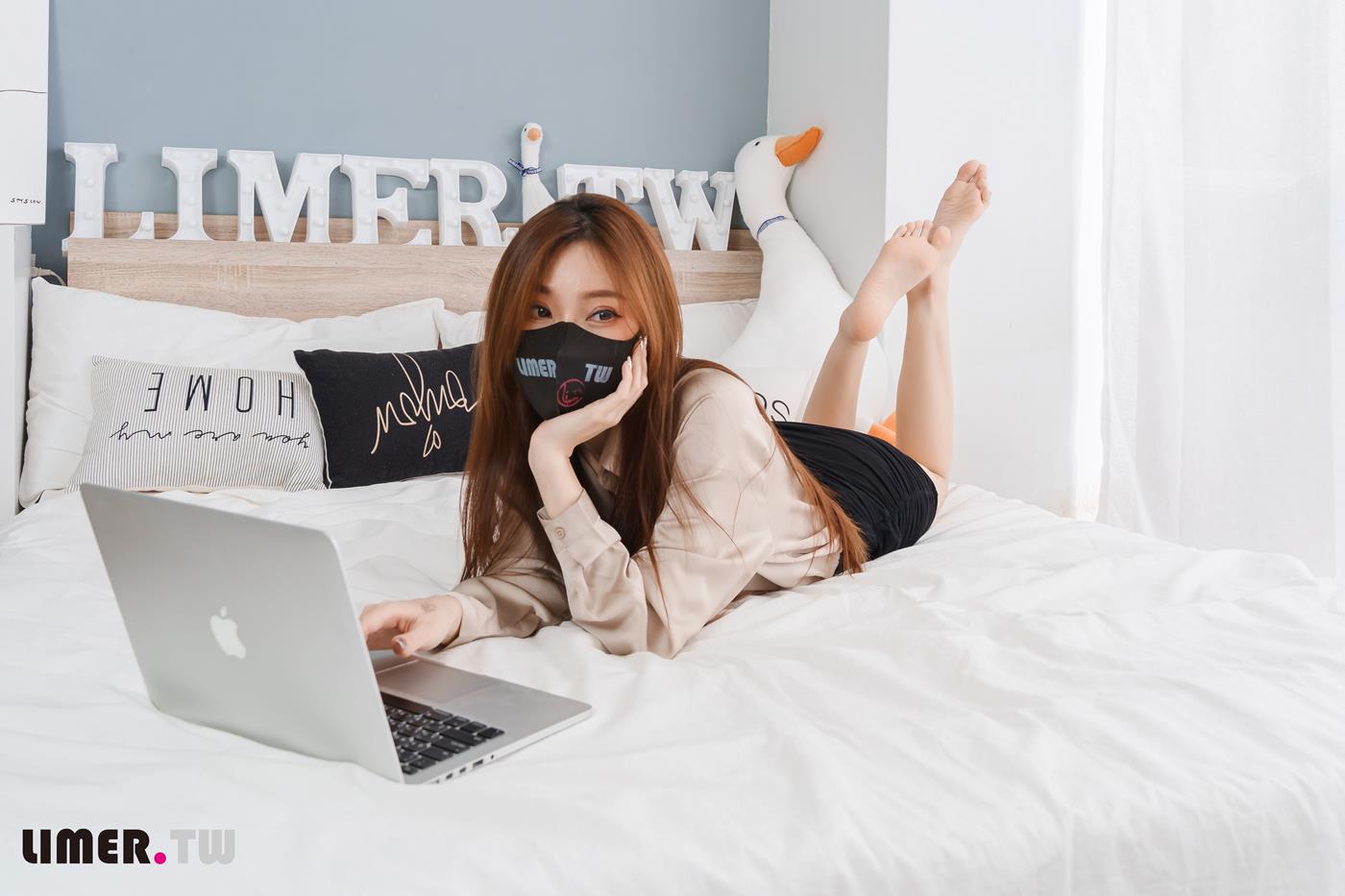 图片[19]-Limerence原创 NO.051 語葳女神 OL 床上办公 极品嫩足桌下露出[103P] – 速更版-美库