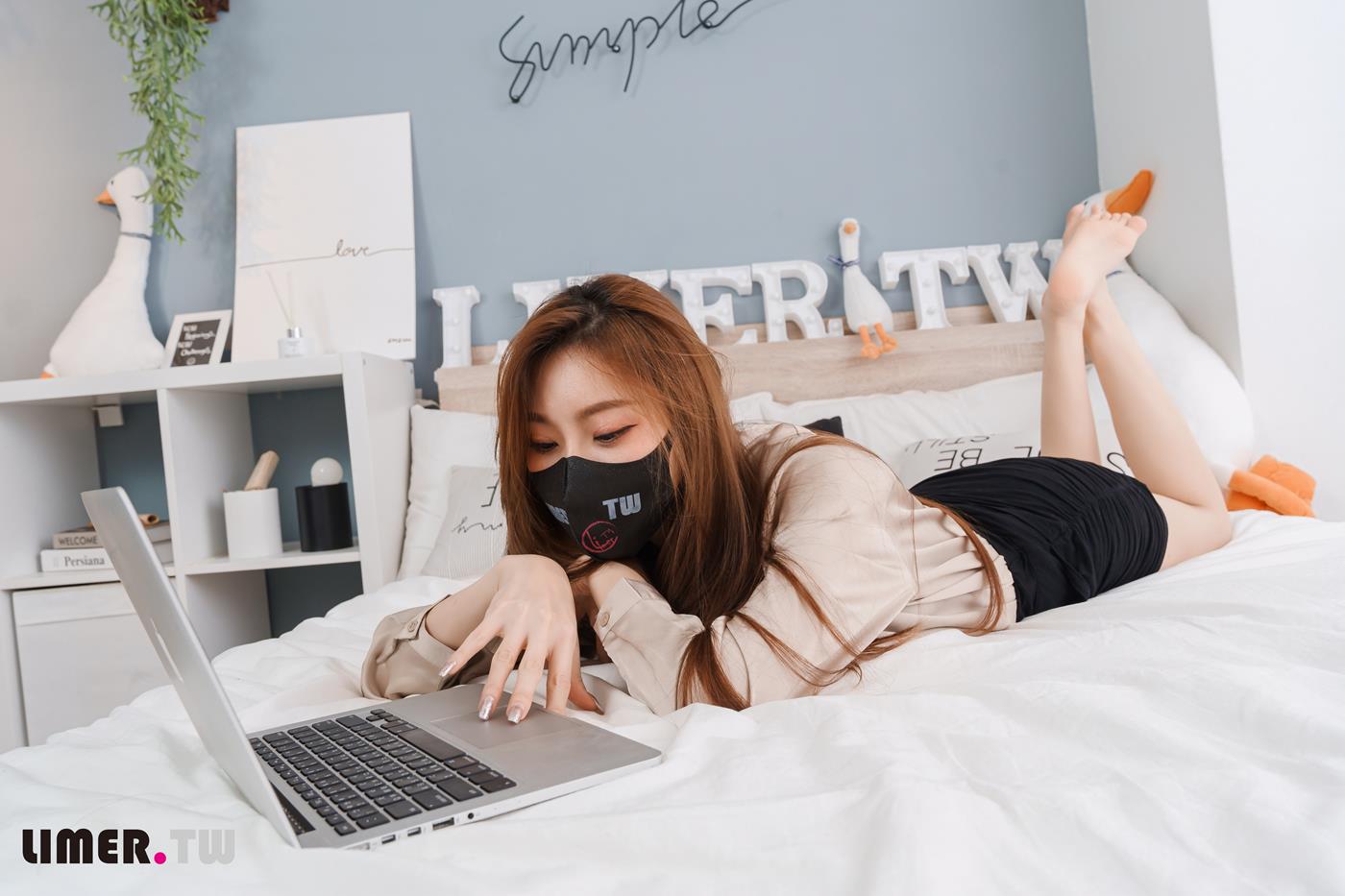 图片[30]-Limerence原创 NO.051 語葳女神 OL 床上办公 极品嫩足桌下露出[103P] – 速更版-美库