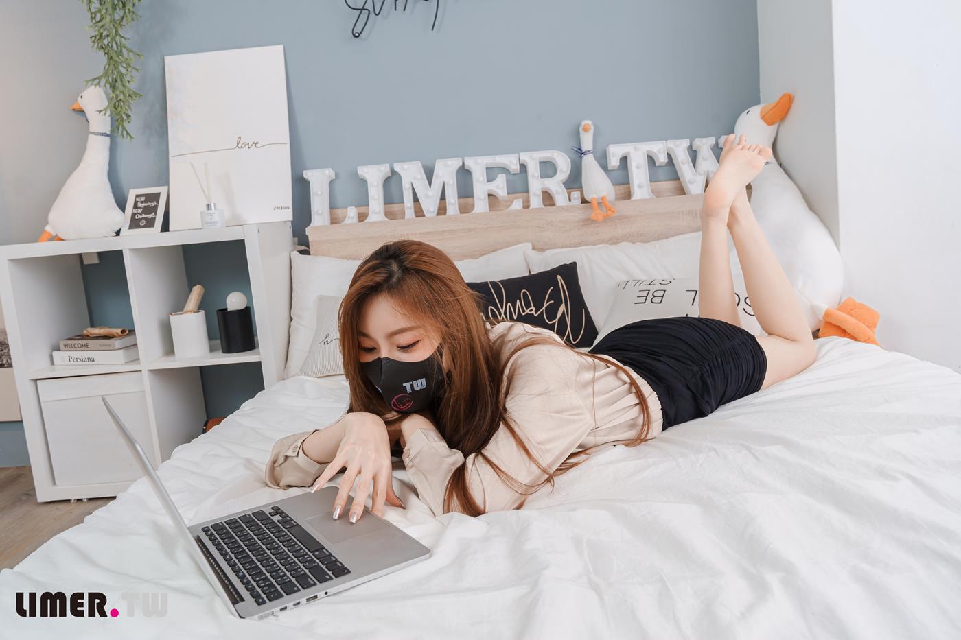 图片[31]-Limerence原创 NO.051 語葳女神 OL 床上办公 极品嫩足桌下露出[103P] – 速更版-美库