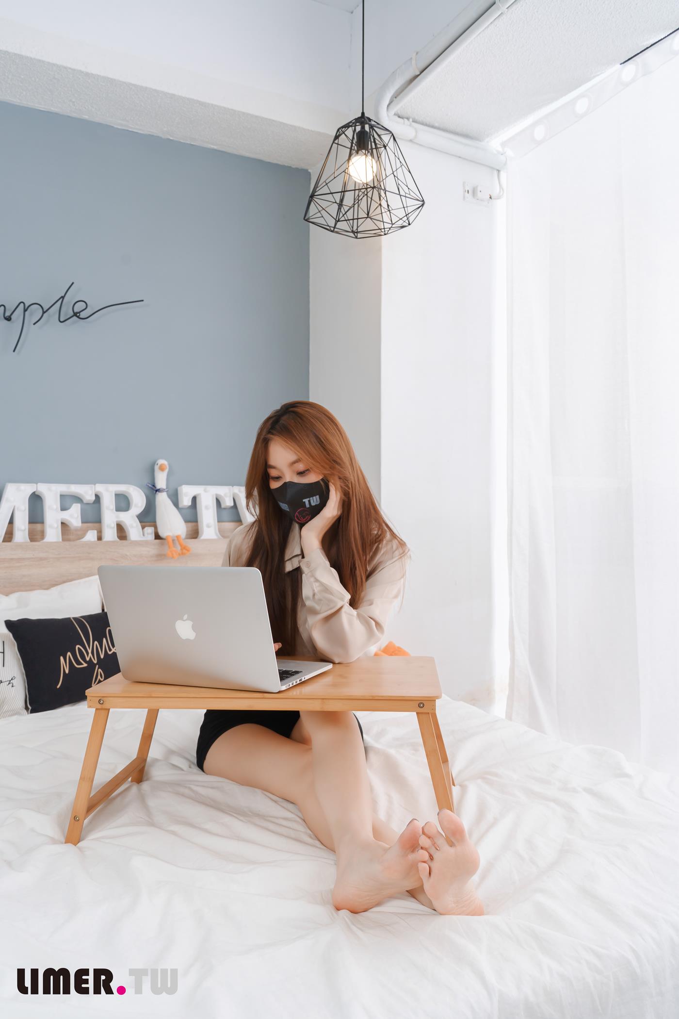 图片[32]-Limerence原创 NO.051 語葳女神 OL 床上办公 极品嫩足桌下露出[103P] – 速更版-美库