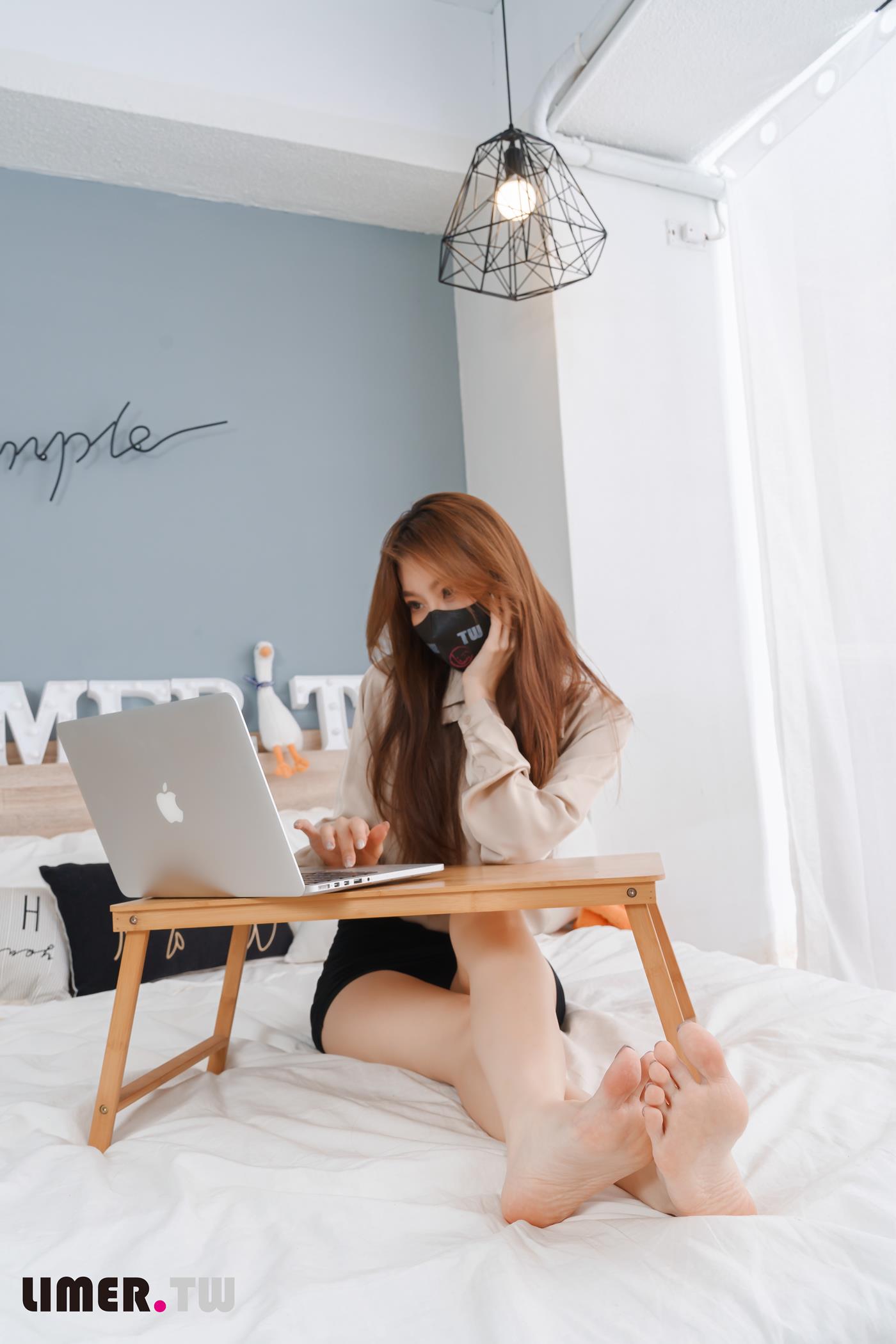 图片[33]-Limerence原创 NO.051 語葳女神 OL 床上办公 极品嫩足桌下露出[103P] – 速更版-美库