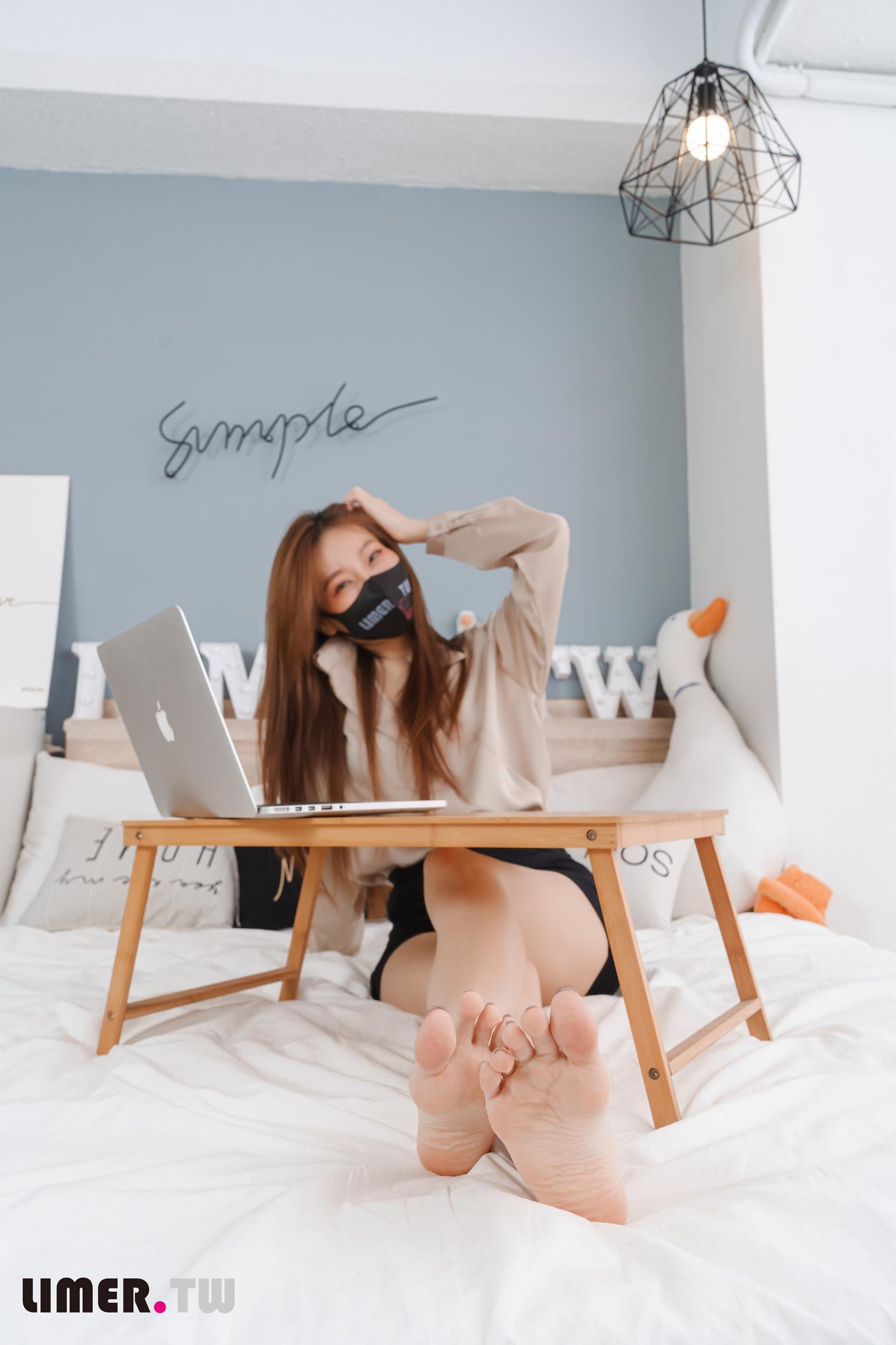 图片[37]-Limerence原创 NO.051 語葳女神 OL 床上办公 极品嫩足桌下露出[103P] – 速更版-美库