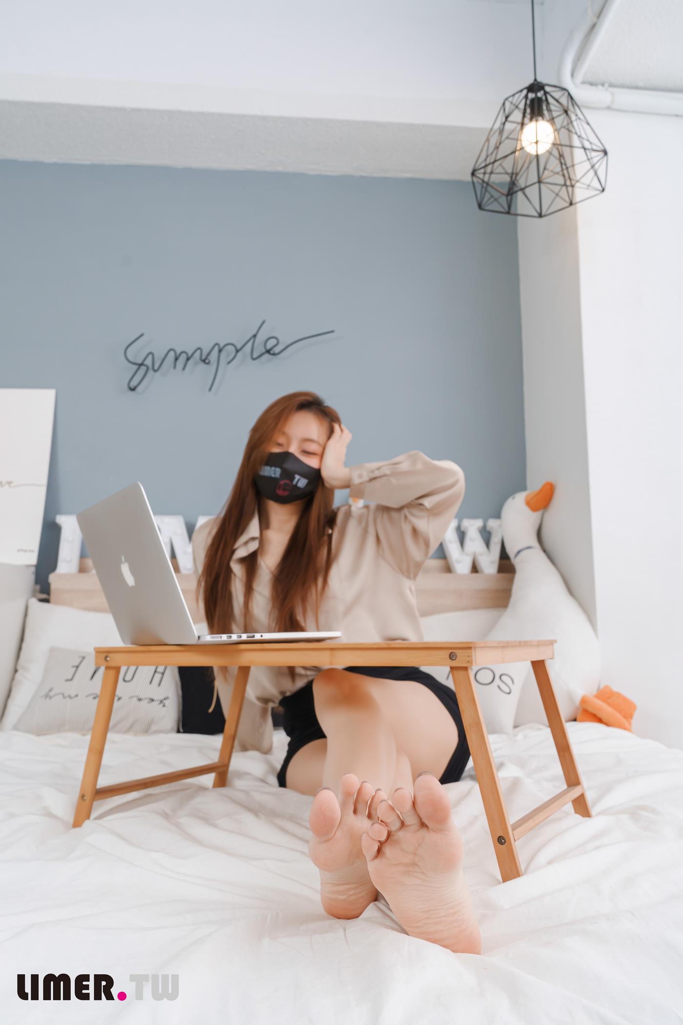 图片[38]-Limerence原创 NO.051 語葳女神 OL 床上办公 极品嫩足桌下露出[103P] – 速更版-美库