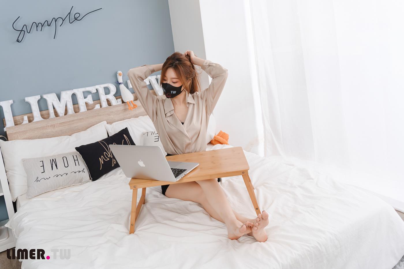 图片[44]-Limerence原创 NO.051 語葳女神 OL 床上办公 极品嫩足桌下露出[103P] – 速更版-美库