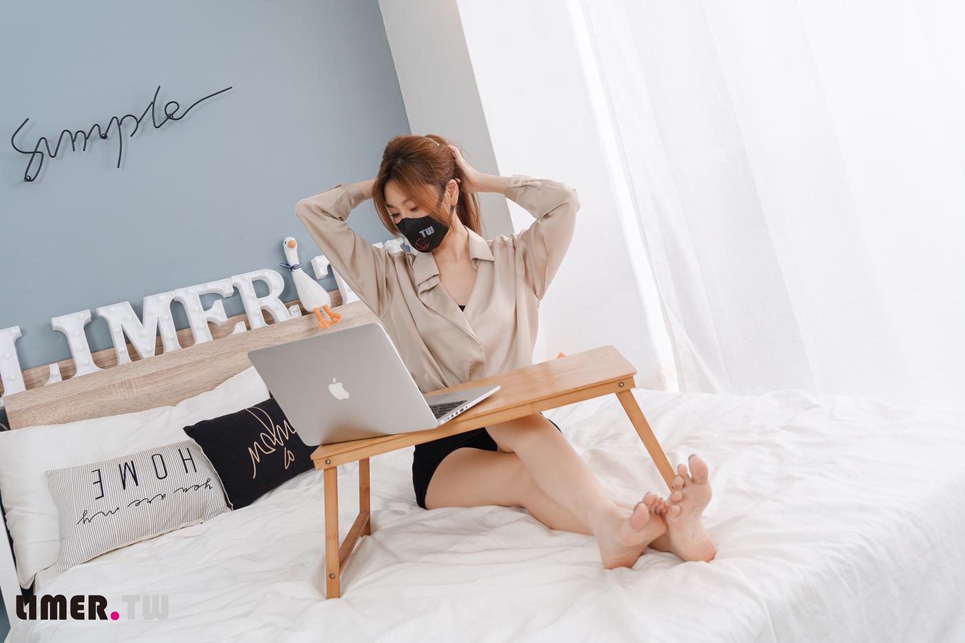 图片[45]-Limerence原创 NO.051 語葳女神 OL 床上办公 极品嫩足桌下露出[103P] – 速更版-美库
