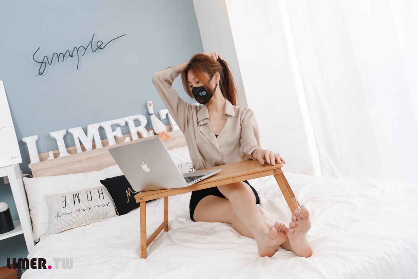 图片[48]-Limerence原创 NO.051 語葳女神 OL 床上办公 极品嫩足桌下露出[103P] – 速更版-美库