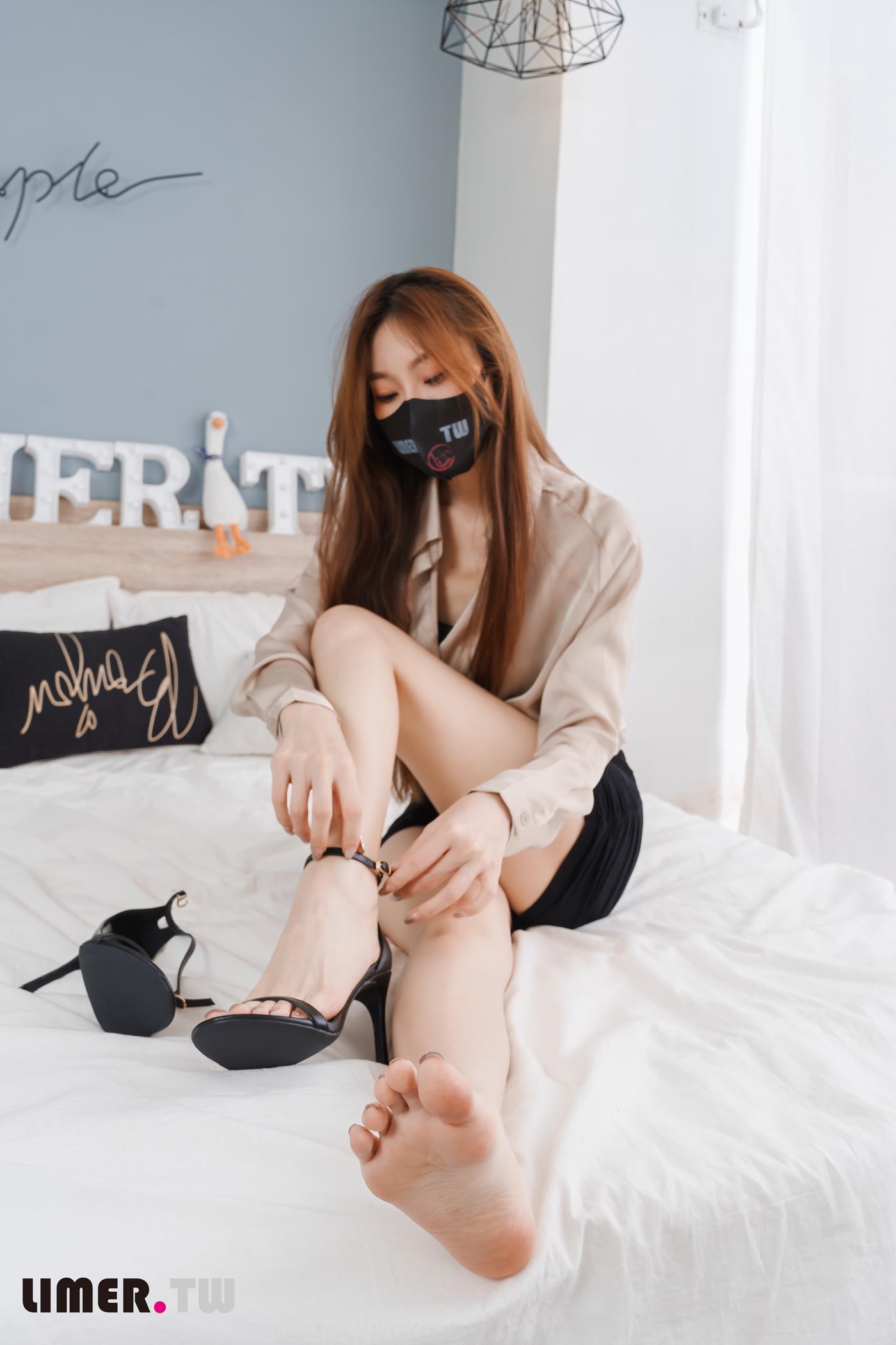 图片[50]-Limerence原创 NO.051 語葳女神 OL 床上办公 极品嫩足桌下露出[103P] – 速更版-美库