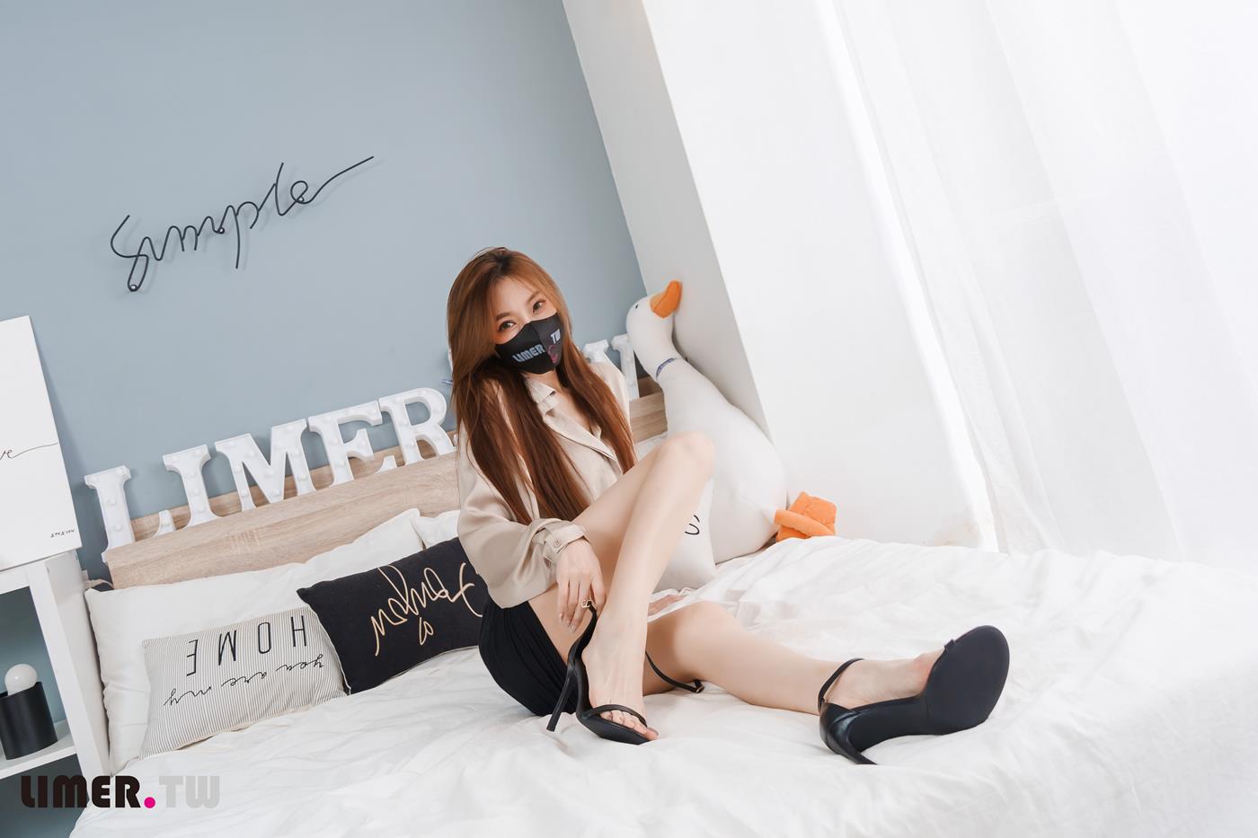 图片[63]-Limerence原创 NO.051 語葳女神 OL 床上办公 极品嫩足桌下露出[103P] – 速更版-美库