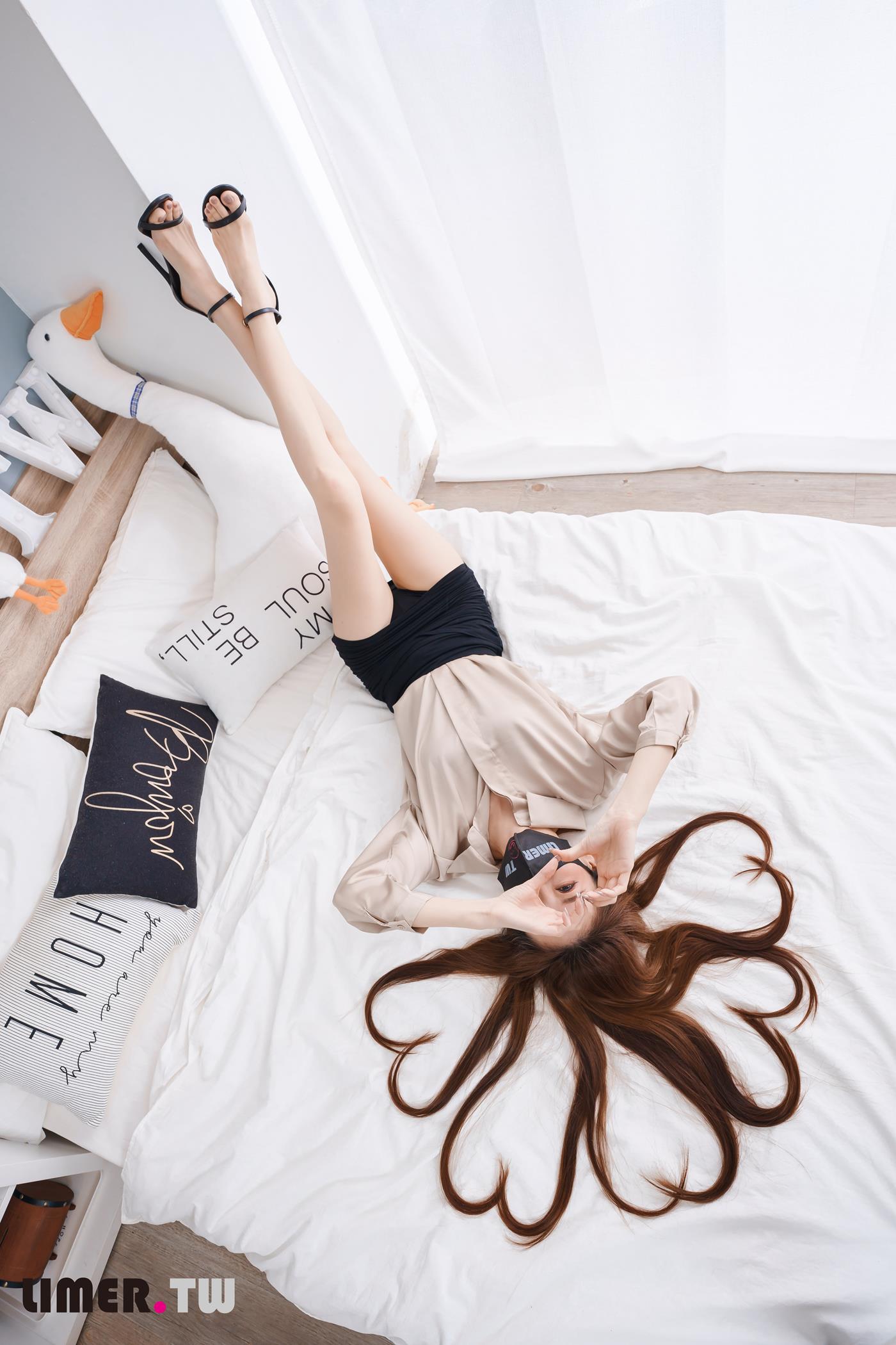 图片[79]-Limerence原创 NO.051 語葳女神 OL 床上办公 极品嫩足桌下露出[103P] – 速更版-美库