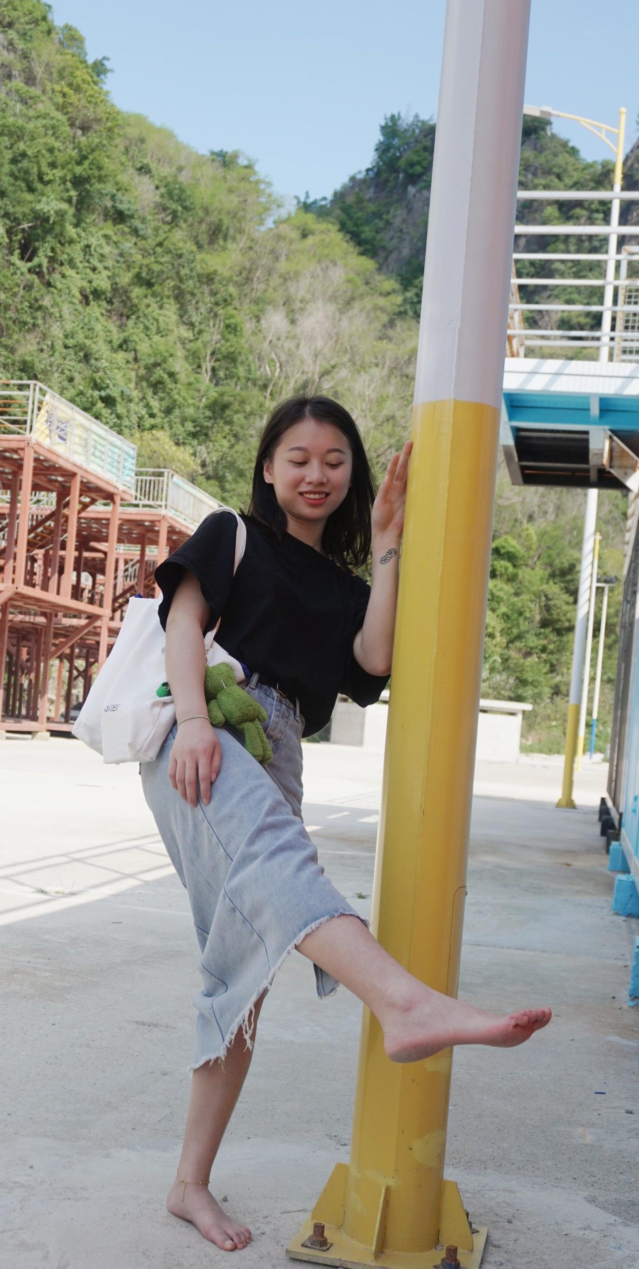 图片[132]-[Pary学生模拍] No.036 莹莹赤脚游玩创意产业园 [145P] – 速更版-美库