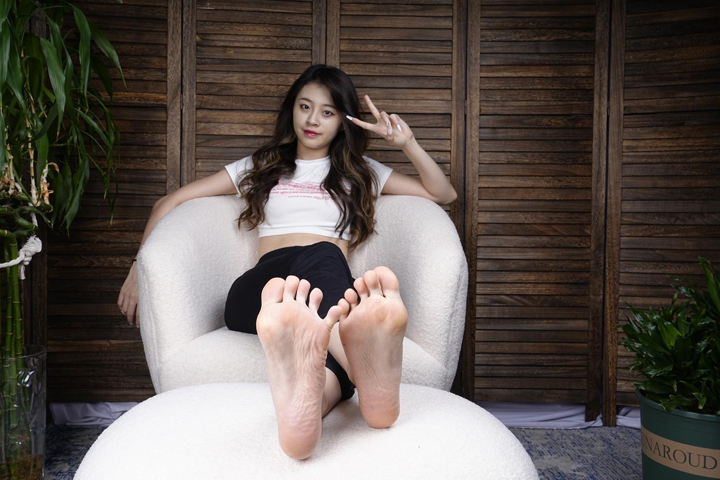 图片[38]-[Sexy Asian Girls Feet] No.021 超级女生Liyuner的姓感的大脚丫 裸足图片 [138P] – 速更版-美库