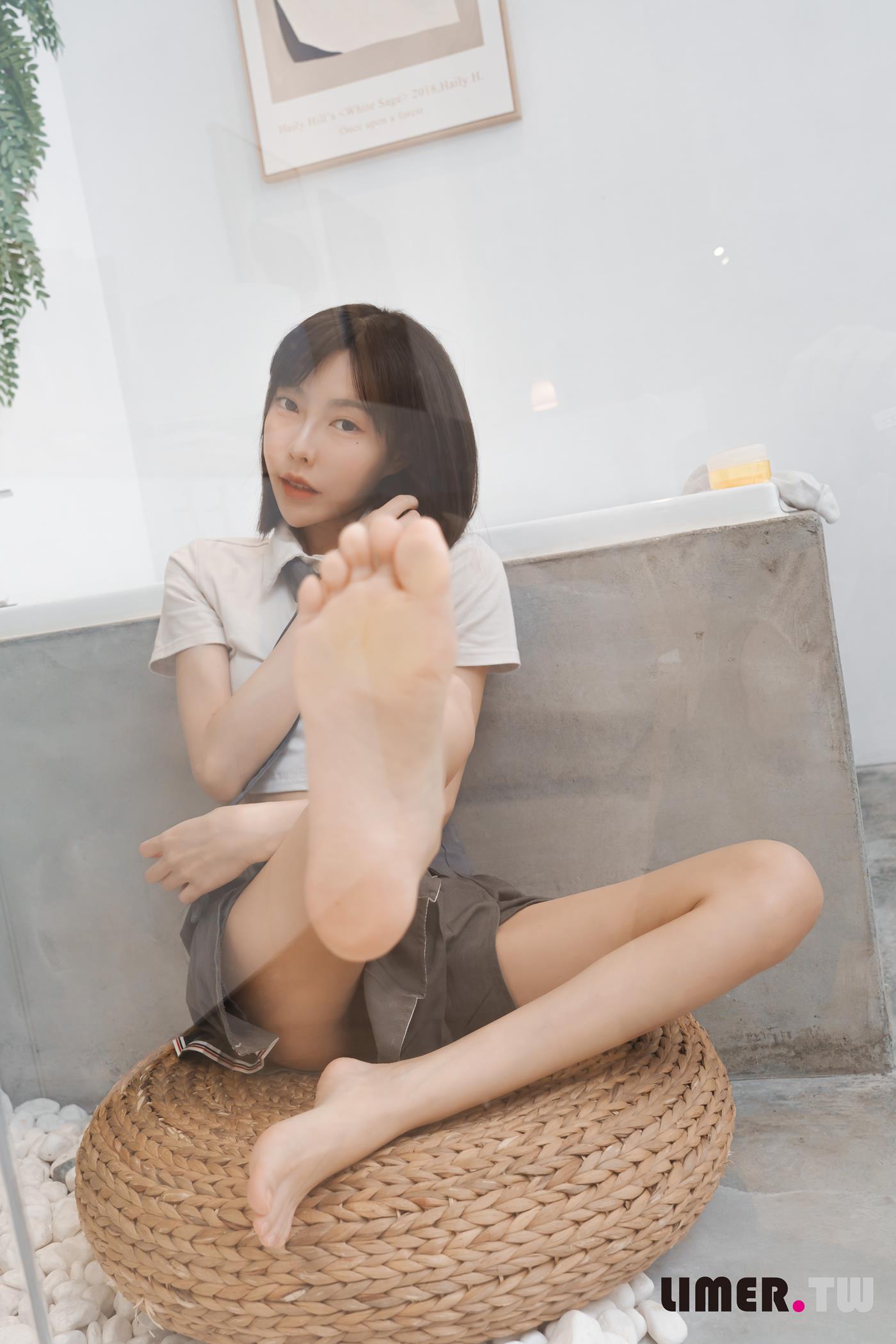 图片[55]-Limerence原创 NO.052 素人林莹 JK小隻馬の性感裸足[166P] – 速更版-美库