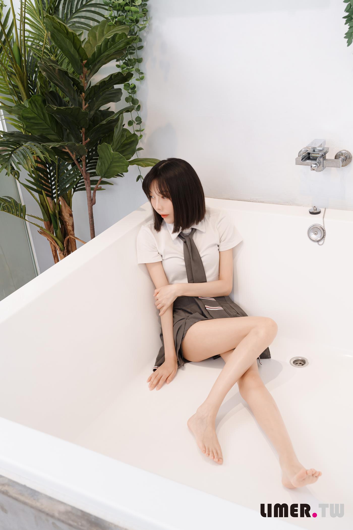 图片[66]-Limerence原创 NO.052 素人林莹 JK小隻馬の性感裸足[166P] – 速更版-美库