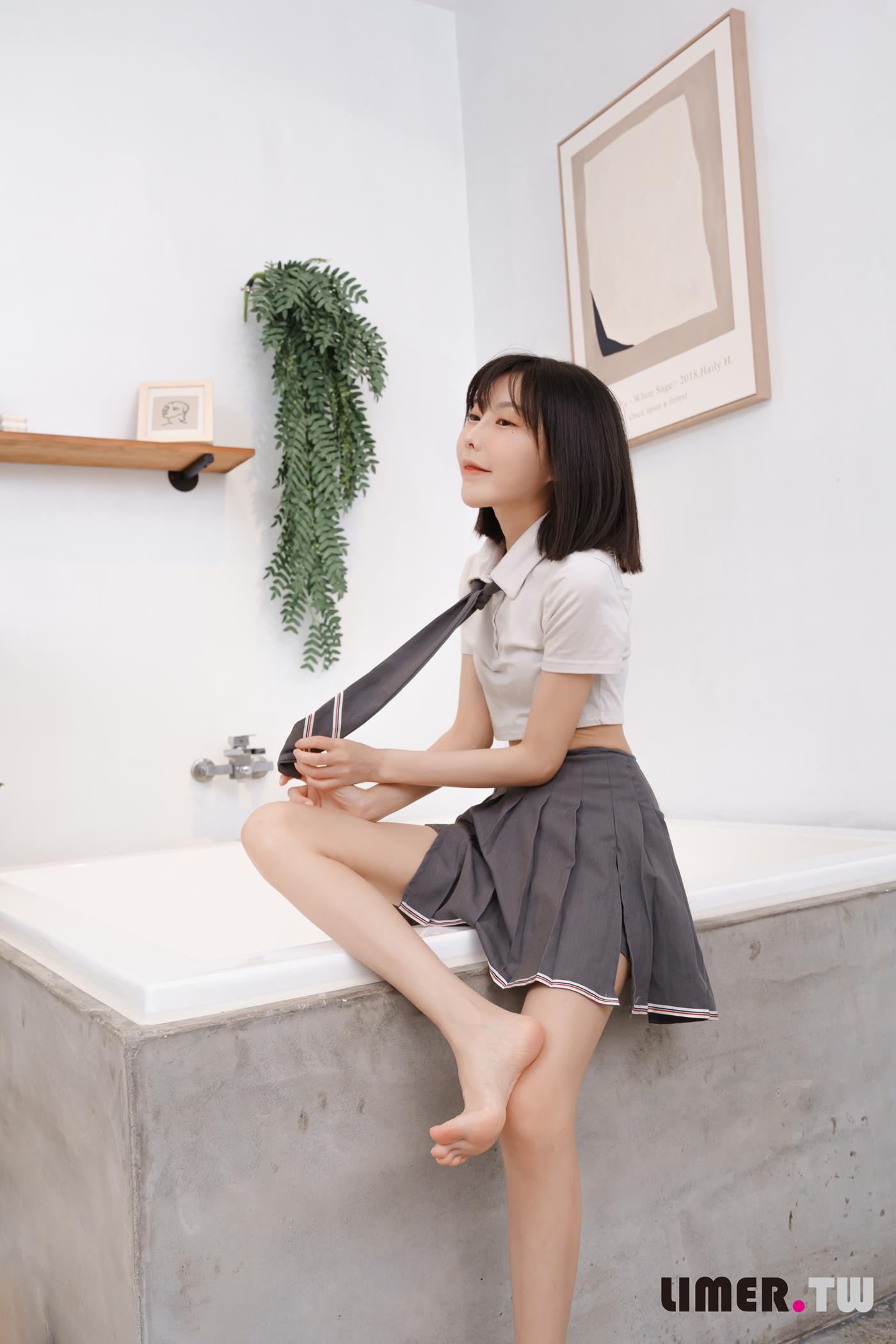 图片[85]-Limerence原创 NO.052 素人林莹 JK小隻馬の性感裸足[166P] – 速更版-美库