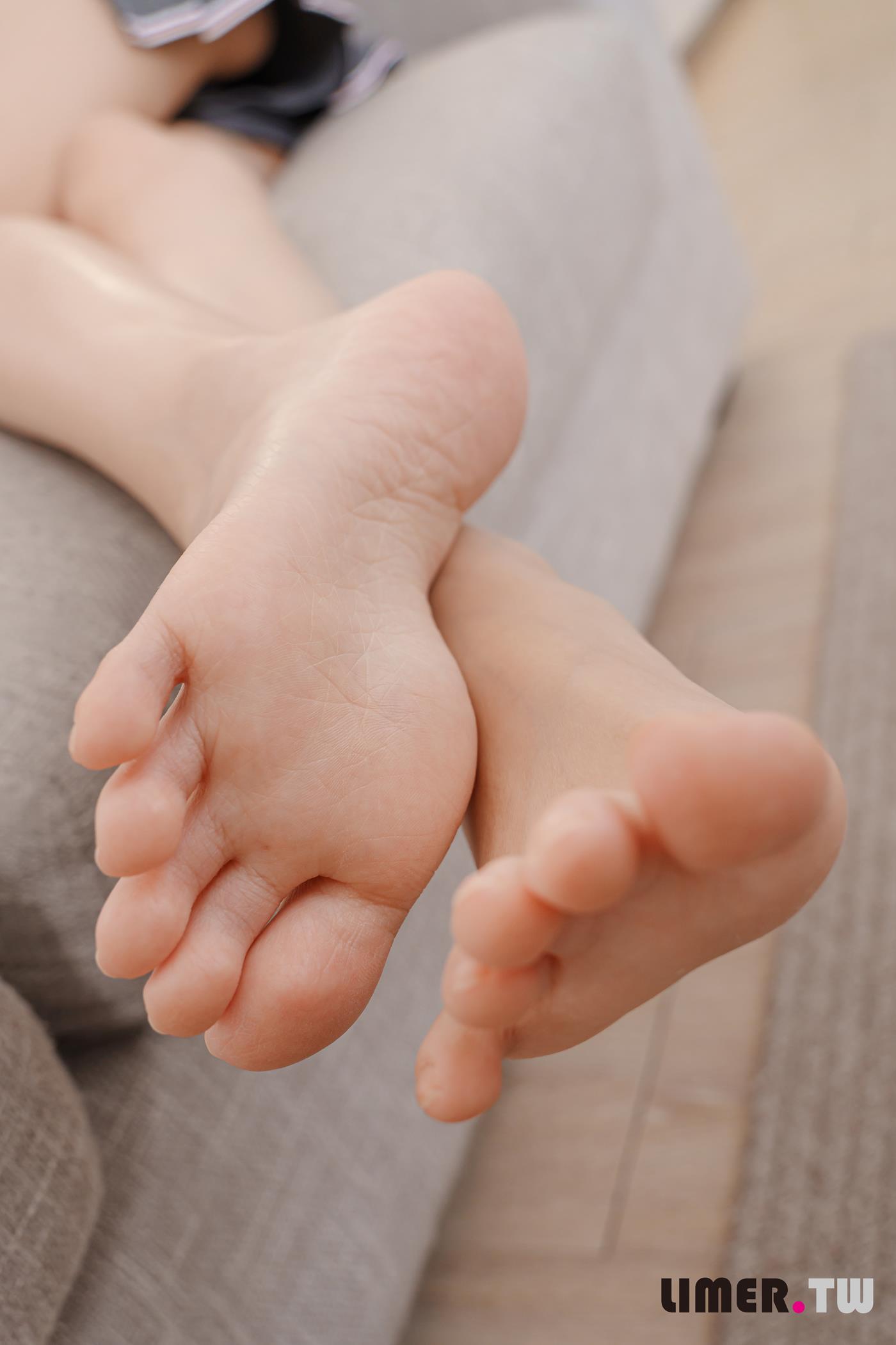 图片[110]-Limerence原创 NO.052 素人林莹 JK小隻馬の性感裸足[166P] – 速更版-美库