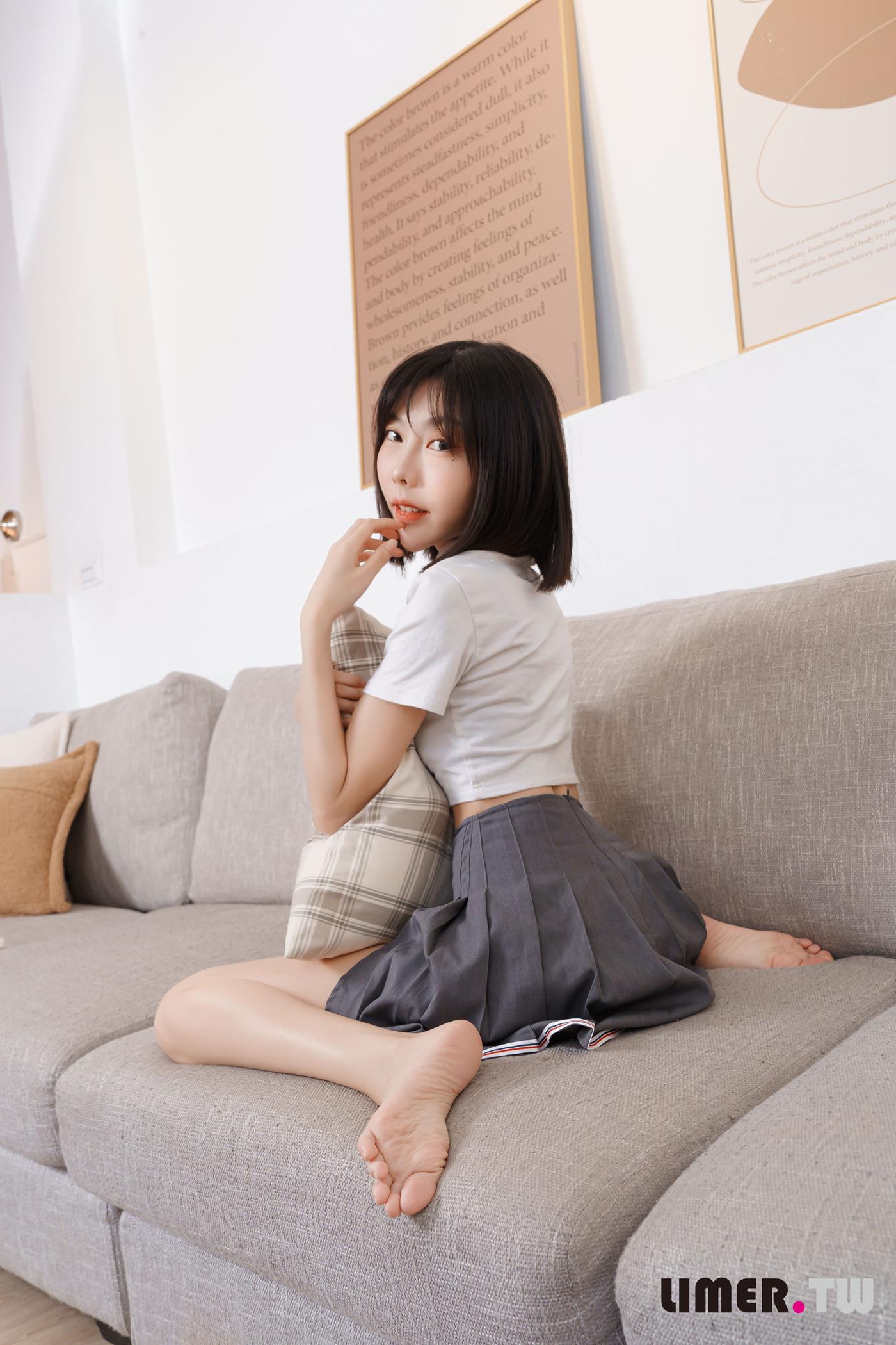 图片[129]-Limerence原创 NO.052 素人林莹 JK小隻馬の性感裸足[166P] – 速更版-美库