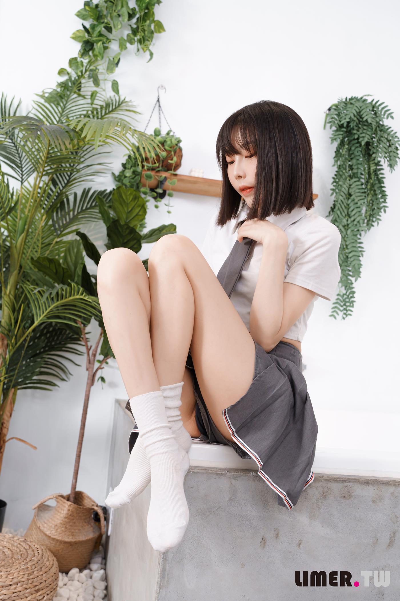 图片[164]-Limerence原创 NO.052 素人林莹 JK小隻馬の性感裸足[166P] – 速更版-美库