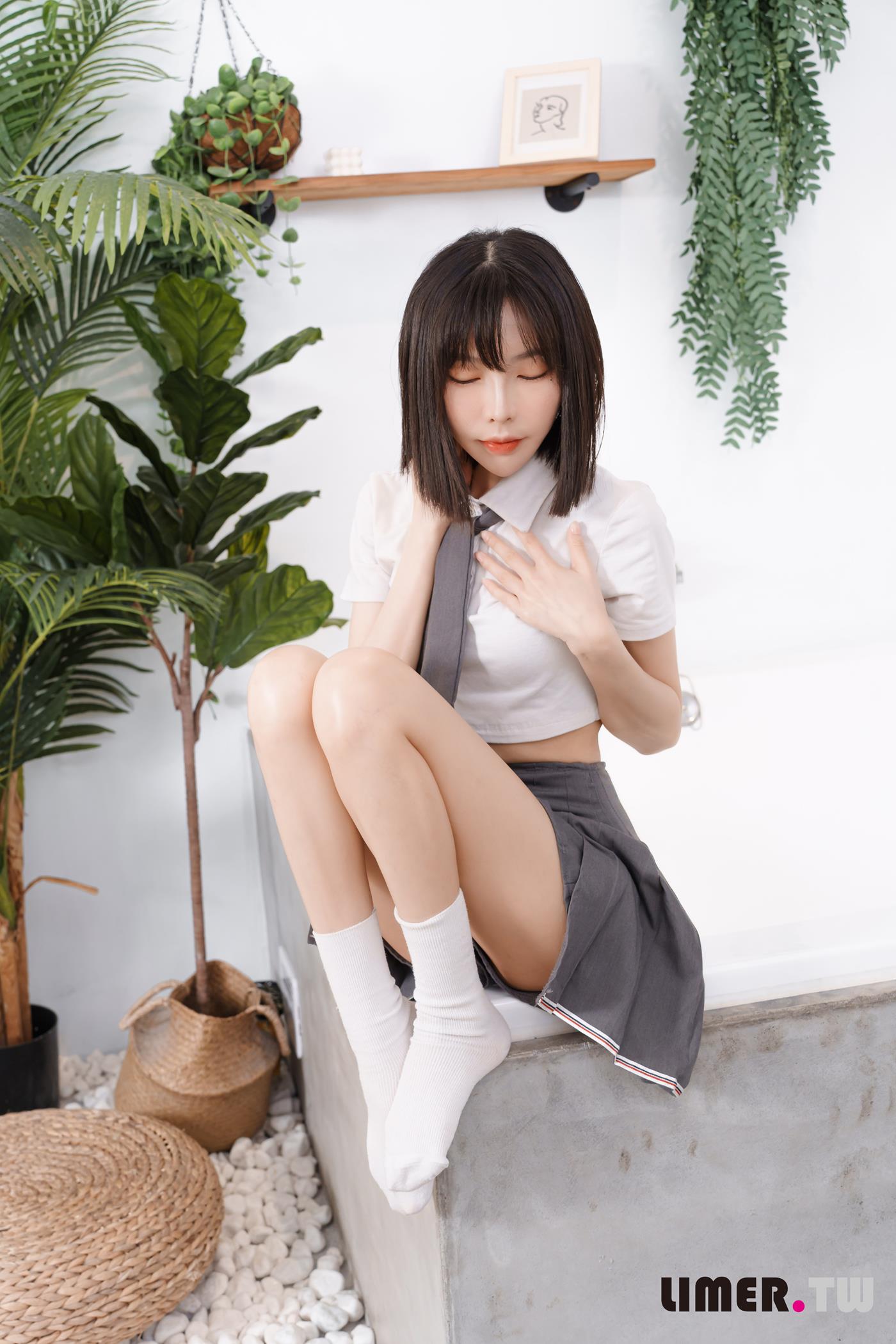 图片[166]-Limerence原创 NO.052 素人林莹 JK小隻馬の性感裸足[166P] – 速更版-美库