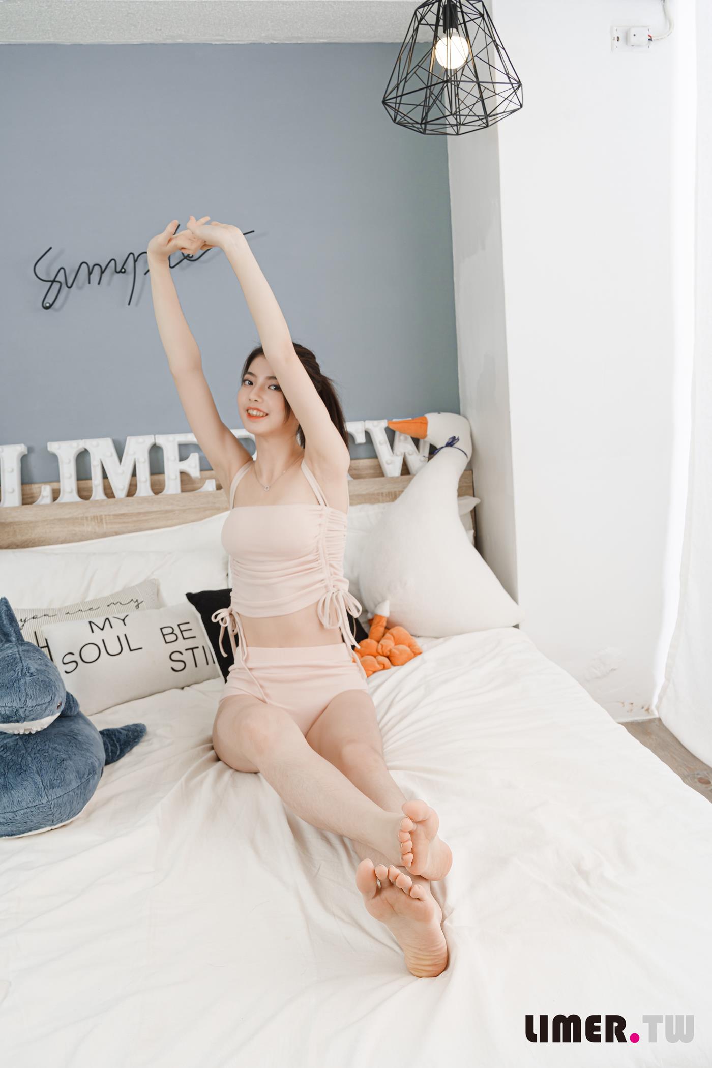 图片[26]-Limerence原创 NO.054 Lily 泳装处女作极品裸足出道即巔峰[165P] – 速更版-美库