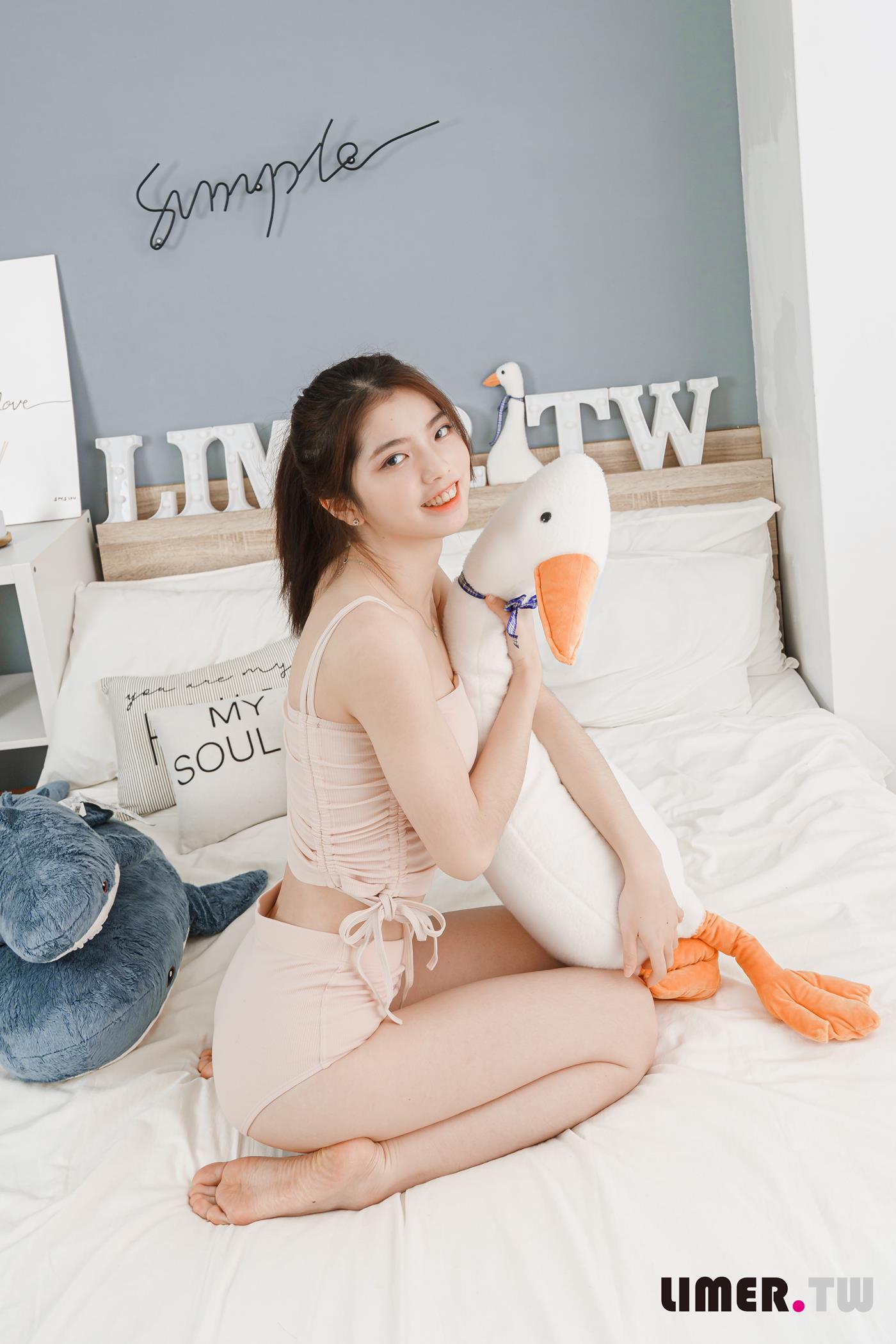 图片[34]-Limerence原创 NO.054 Lily 泳装处女作极品裸足出道即巔峰[165P] – 速更版-美库