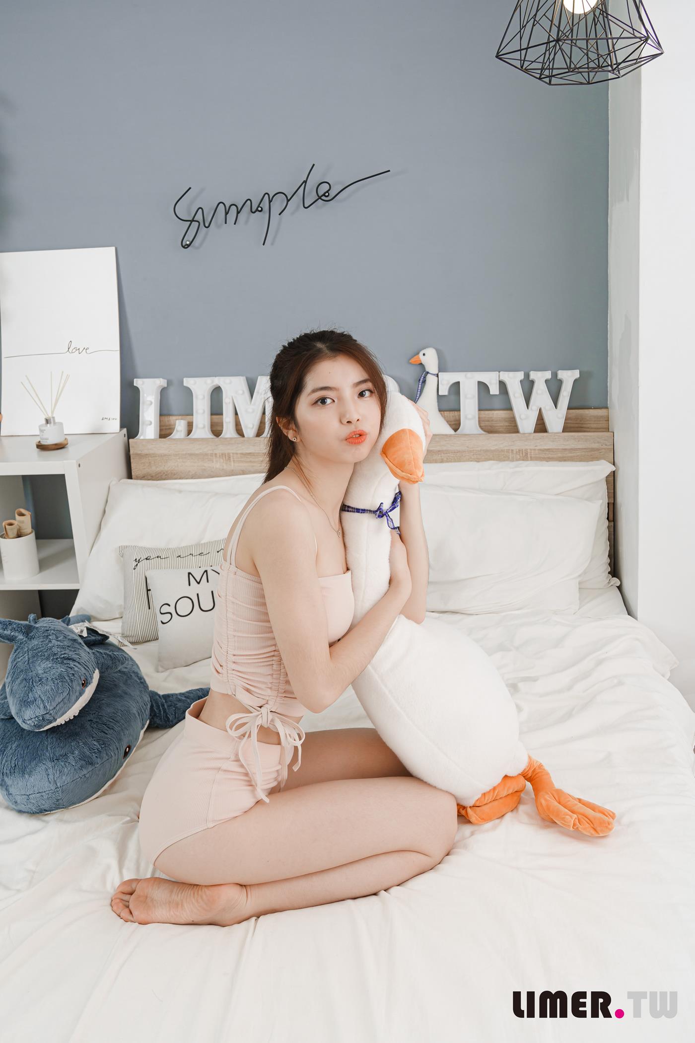 图片[35]-Limerence原创 NO.054 Lily 泳装处女作极品裸足出道即巔峰[165P] – 速更版-美库