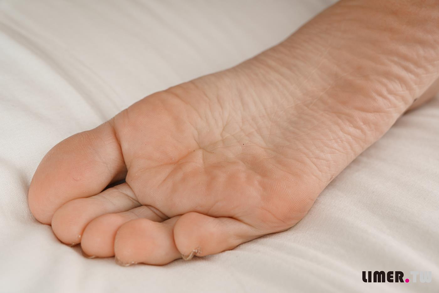 图片[41]-Limerence原创 NO.054 Lily 泳装处女作极品裸足出道即巔峰[165P] – 速更版-美库