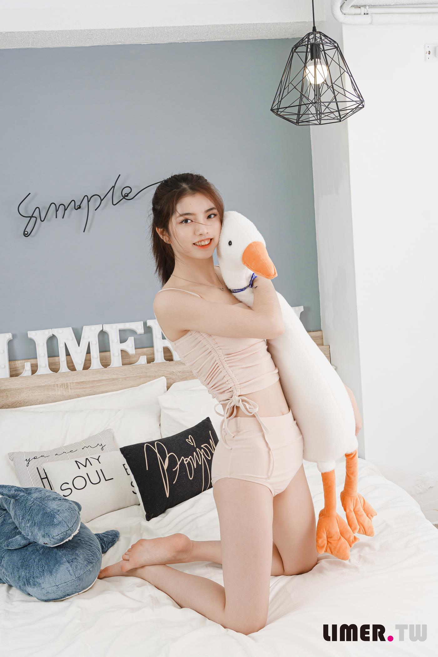 图片[55]-Limerence原创 NO.054 Lily 泳装处女作极品裸足出道即巔峰[165P] – 速更版-美库