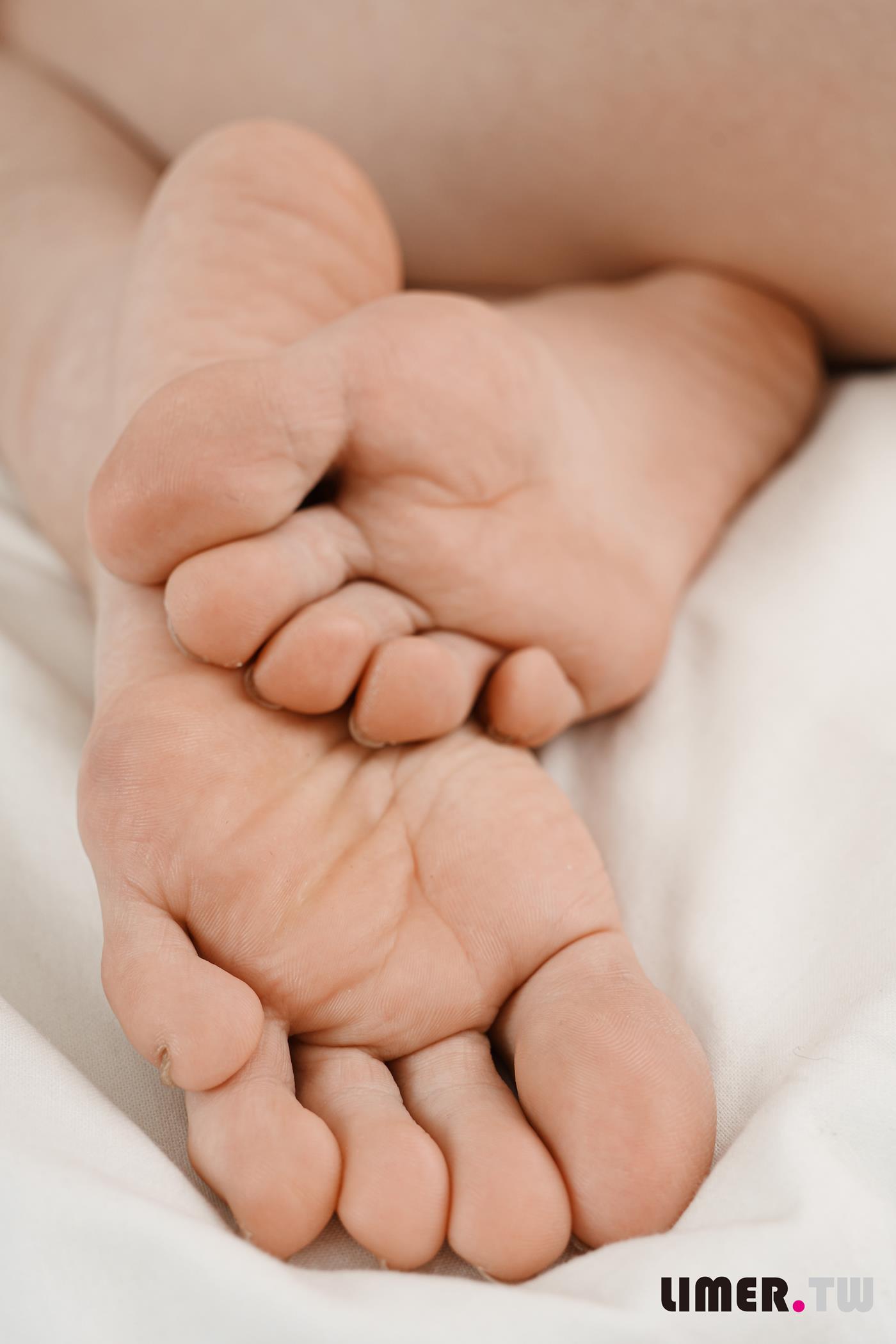 图片[72]-Limerence原创 NO.054 Lily 泳装处女作极品裸足出道即巔峰[165P] – 速更版-美库