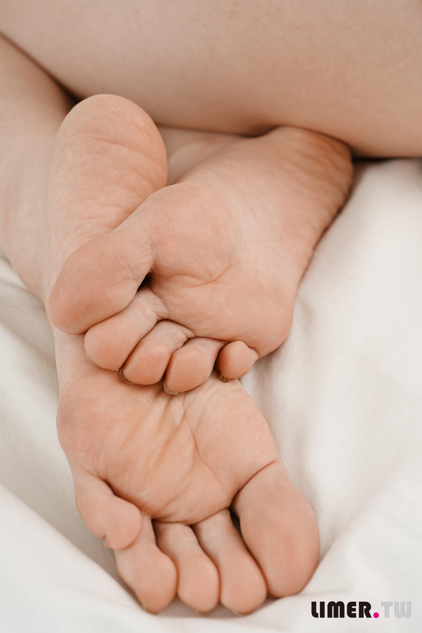 图片[73]-Limerence原创 NO.054 Lily 泳装处女作极品裸足出道即巔峰[165P] – 速更版-美库